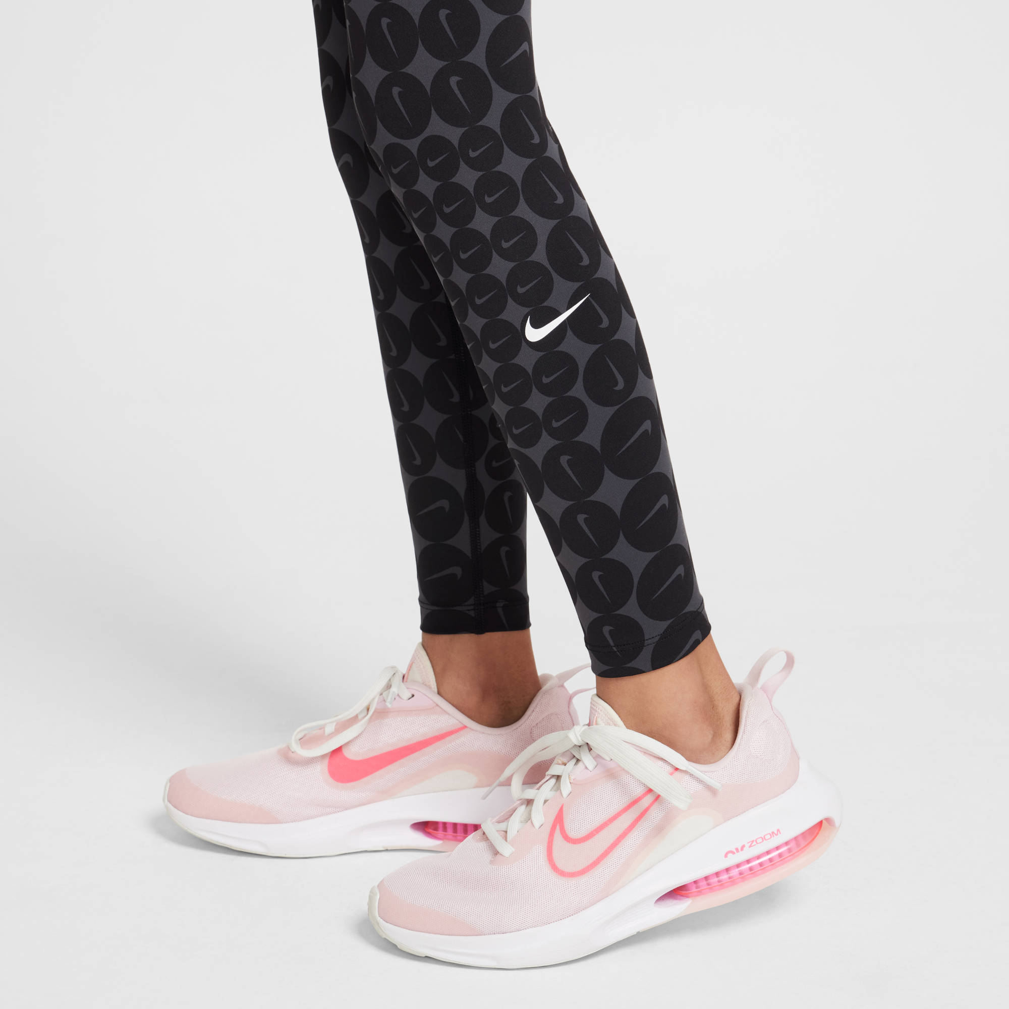 NIKE G NK DF ONE TGHT AOP BLACK/WHITE – Bild 5