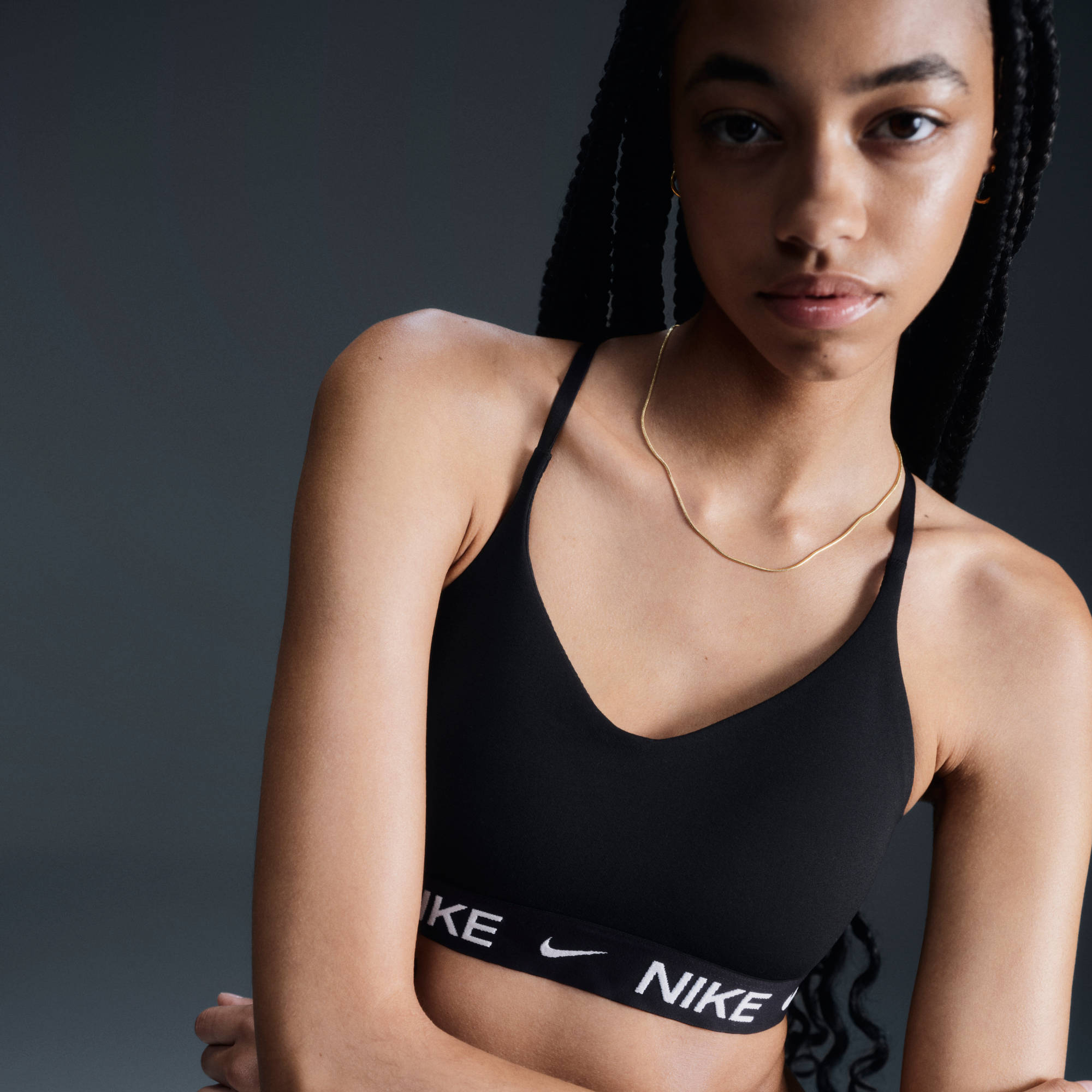 NIKE W NK DF INDY LGT SPT BRA BLACK/BLACK/WHITE – Bild 4