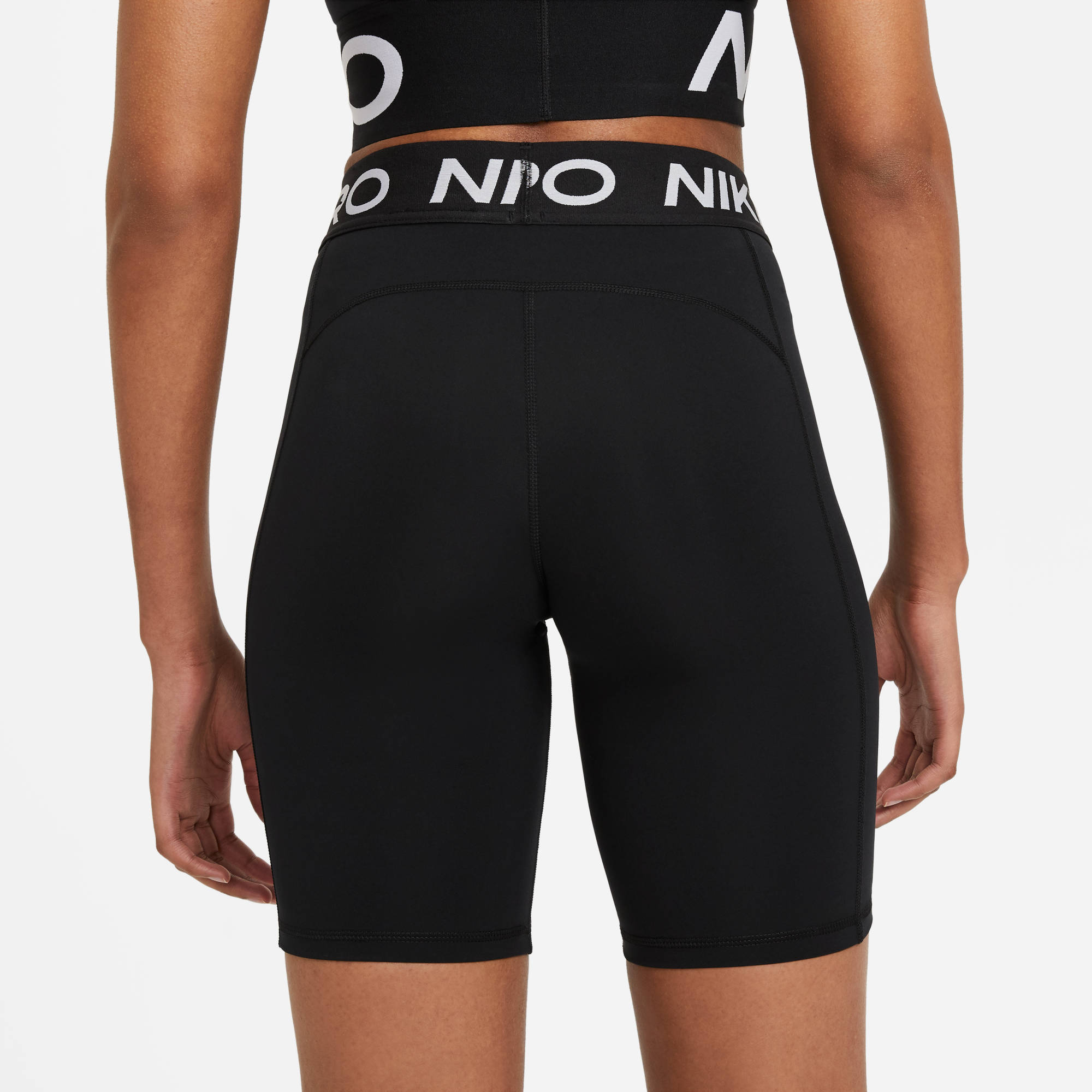NIKE W NP 365 SHORT 8IN BLACK/WHITE – Bild 3