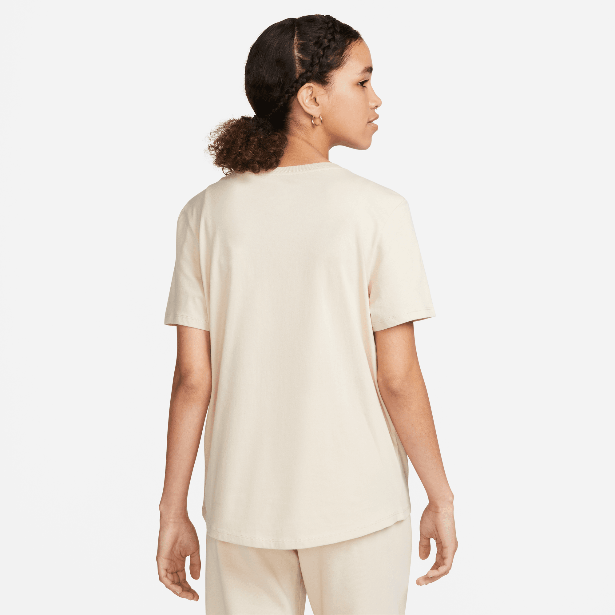 NIKE W NSW TEE ESSNTL ICN FTRA SANDDRIFT/WHITE – Bild 2