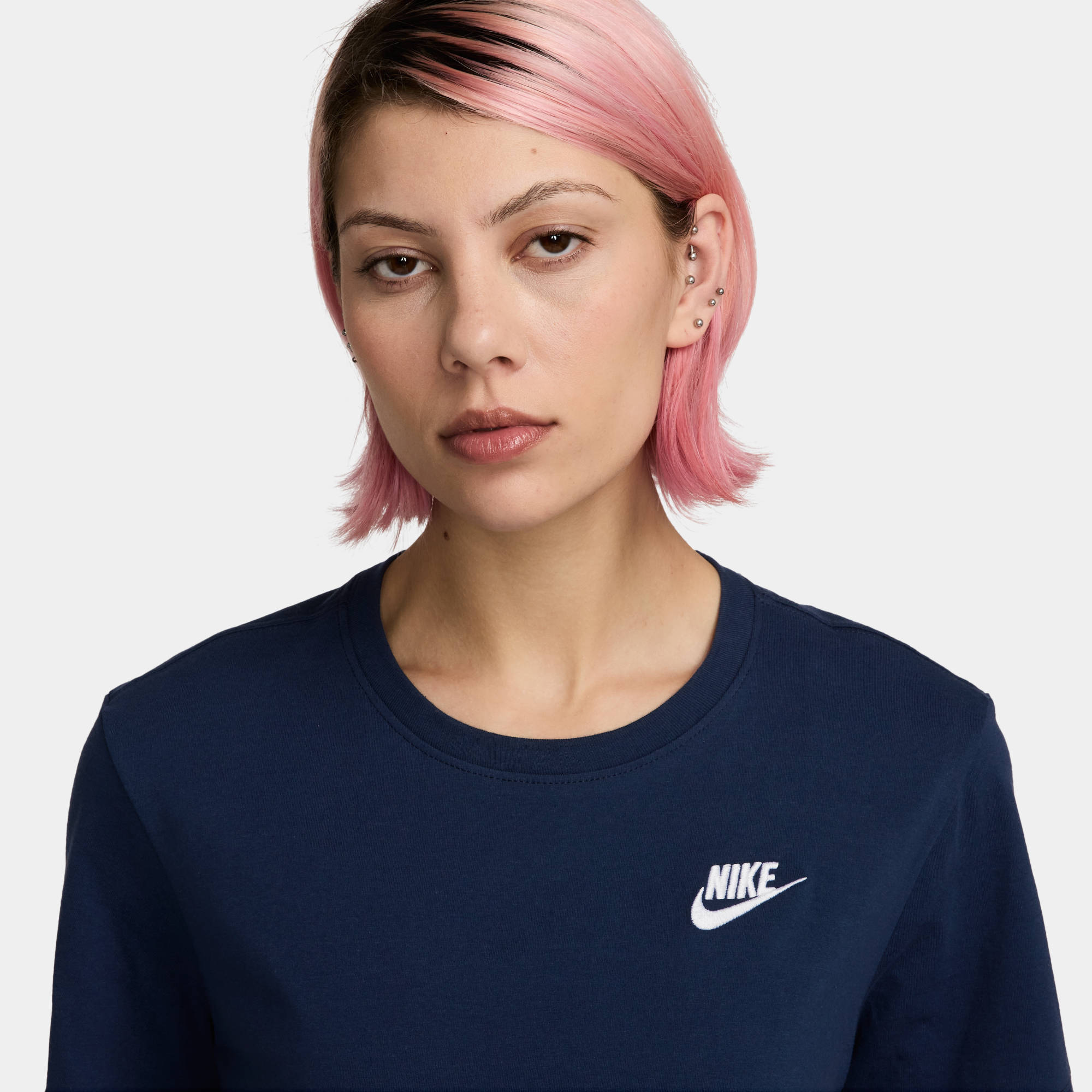 NIKE W NSW CLUB SS TEE MIDNIGHT NAVY – Bild 2