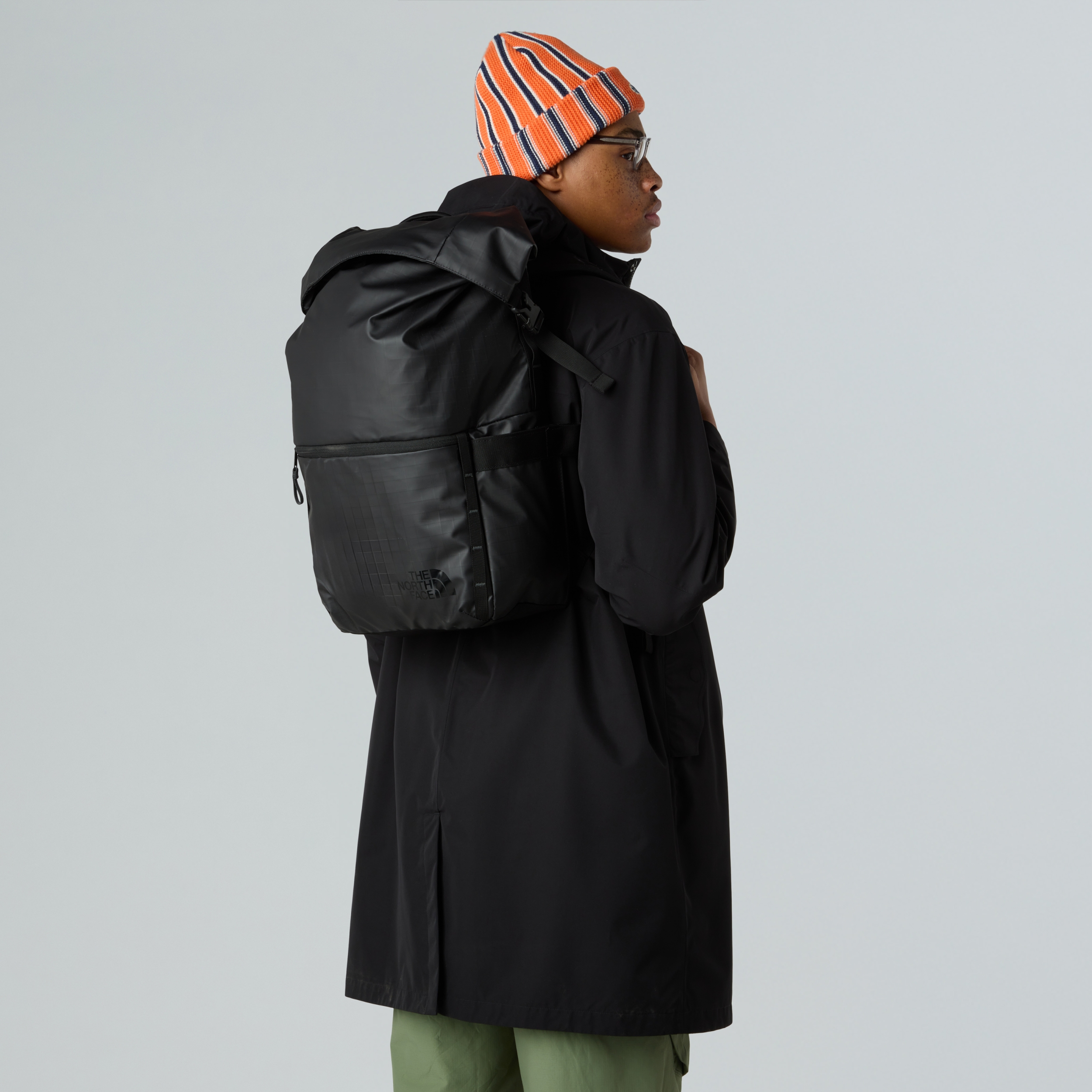 THE NORTH FACE BASE CAMP VOYAGER ROLLTOP TNF BLACK/ASPHALT GREY – Bild 6