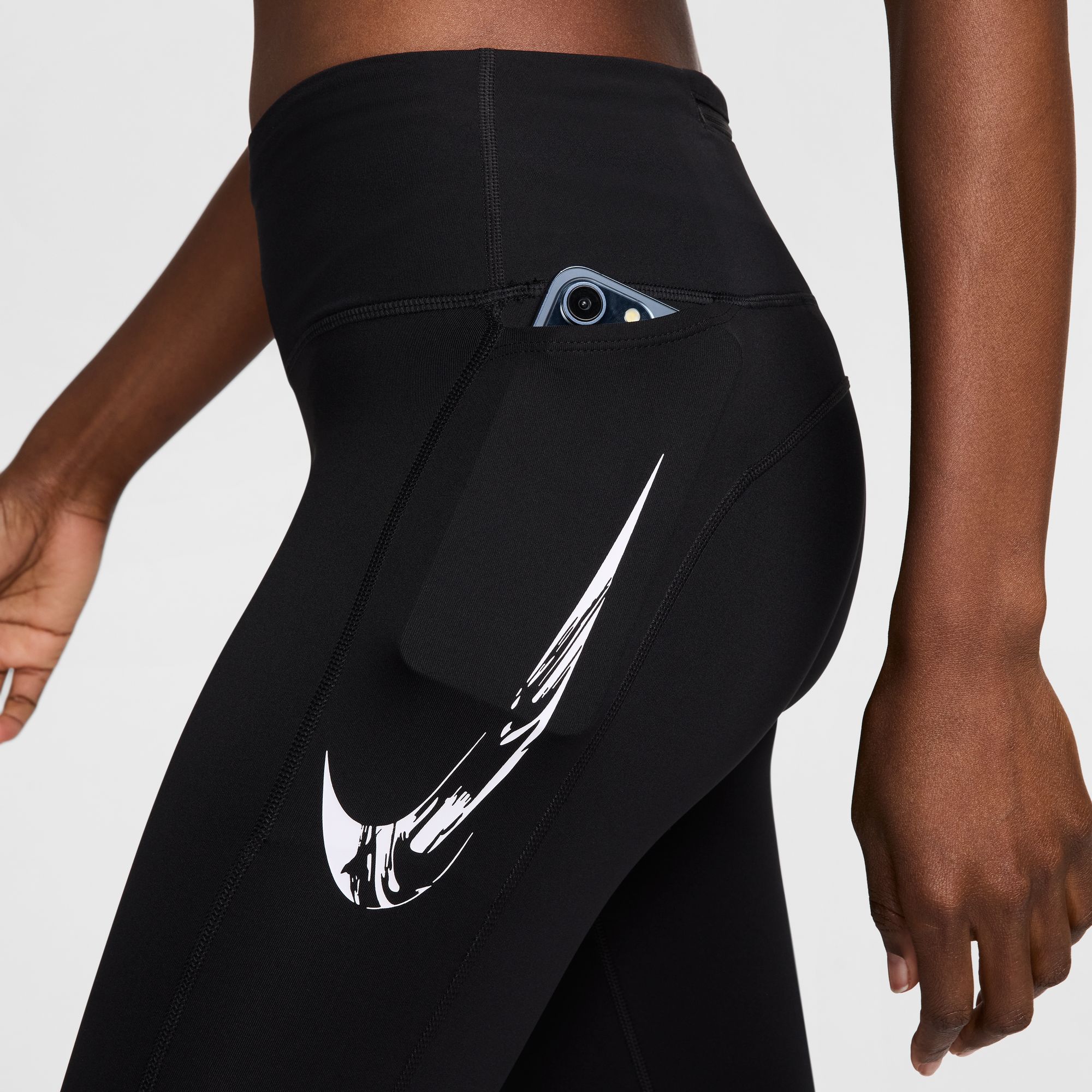 NIKE W NK DF FAST MR 7/8 TIGHT SW BLACK/WHITE – Bild 4