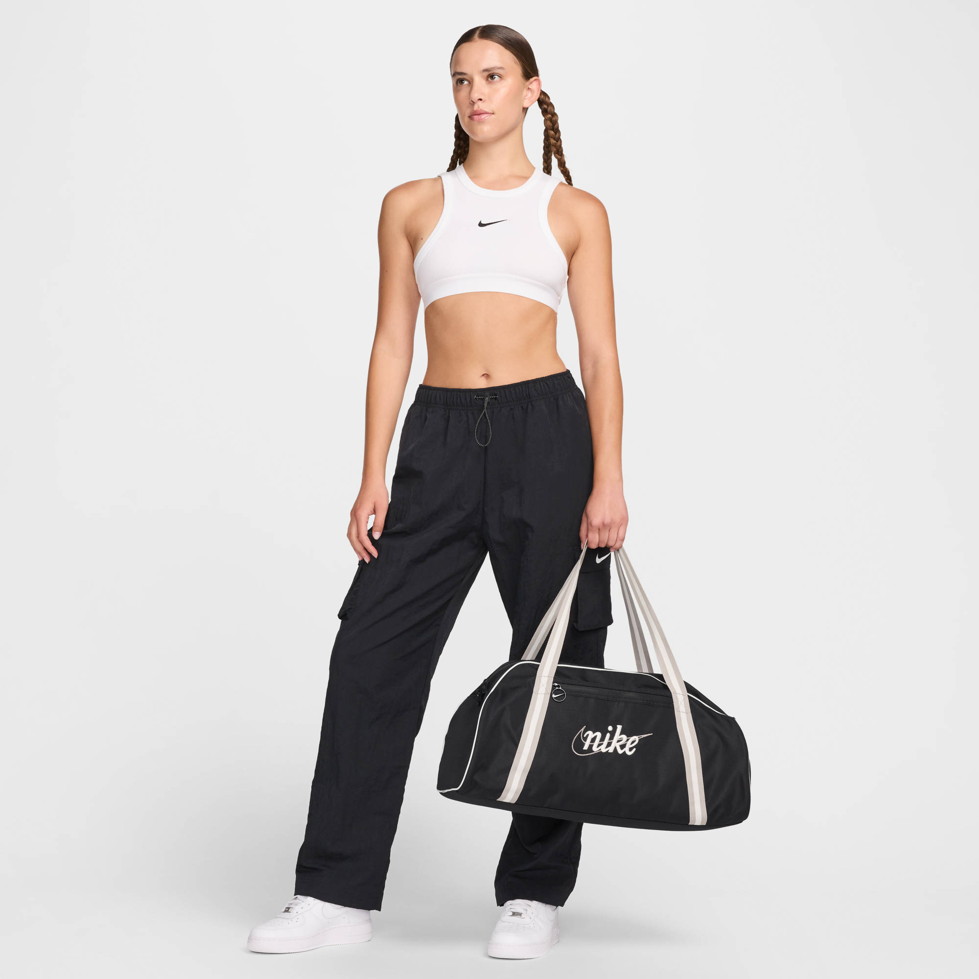 NIKE W NK GYM CLUB - RETRO BLACK/COLLEGE GREY/SUMMIT WHIT – Bild 3