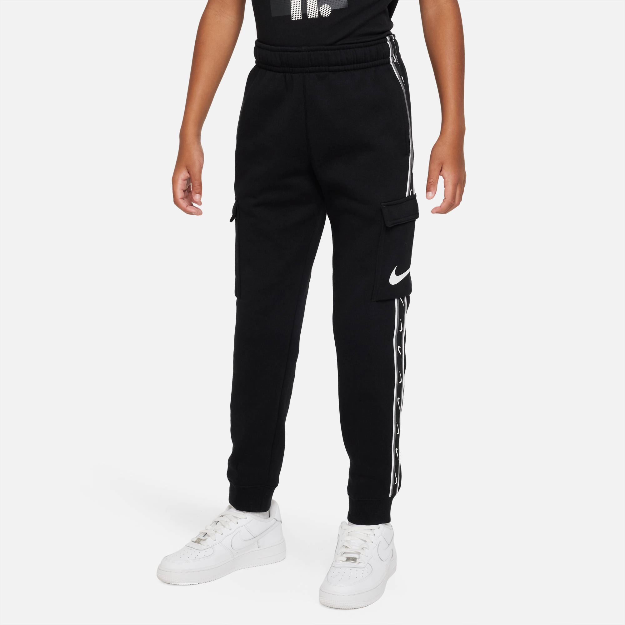 NIKE B NSW REPEAT SW FLC CARGO PANT BLACK/BLACK/WHITE