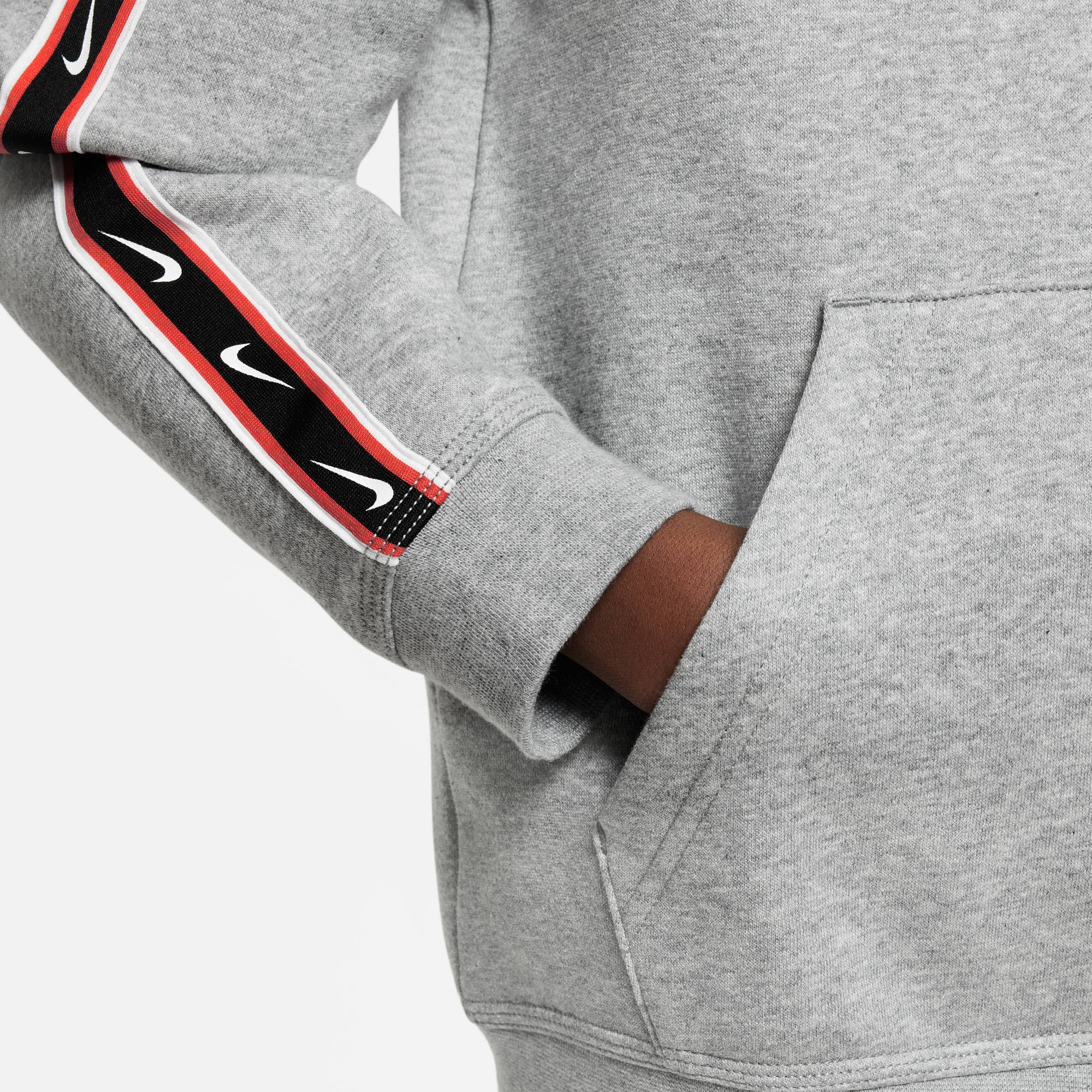NIKE B NSW REPEAT SW FLC PO HOOD BB DK GREY HEATHER/LT CRIMSON – Bild 4