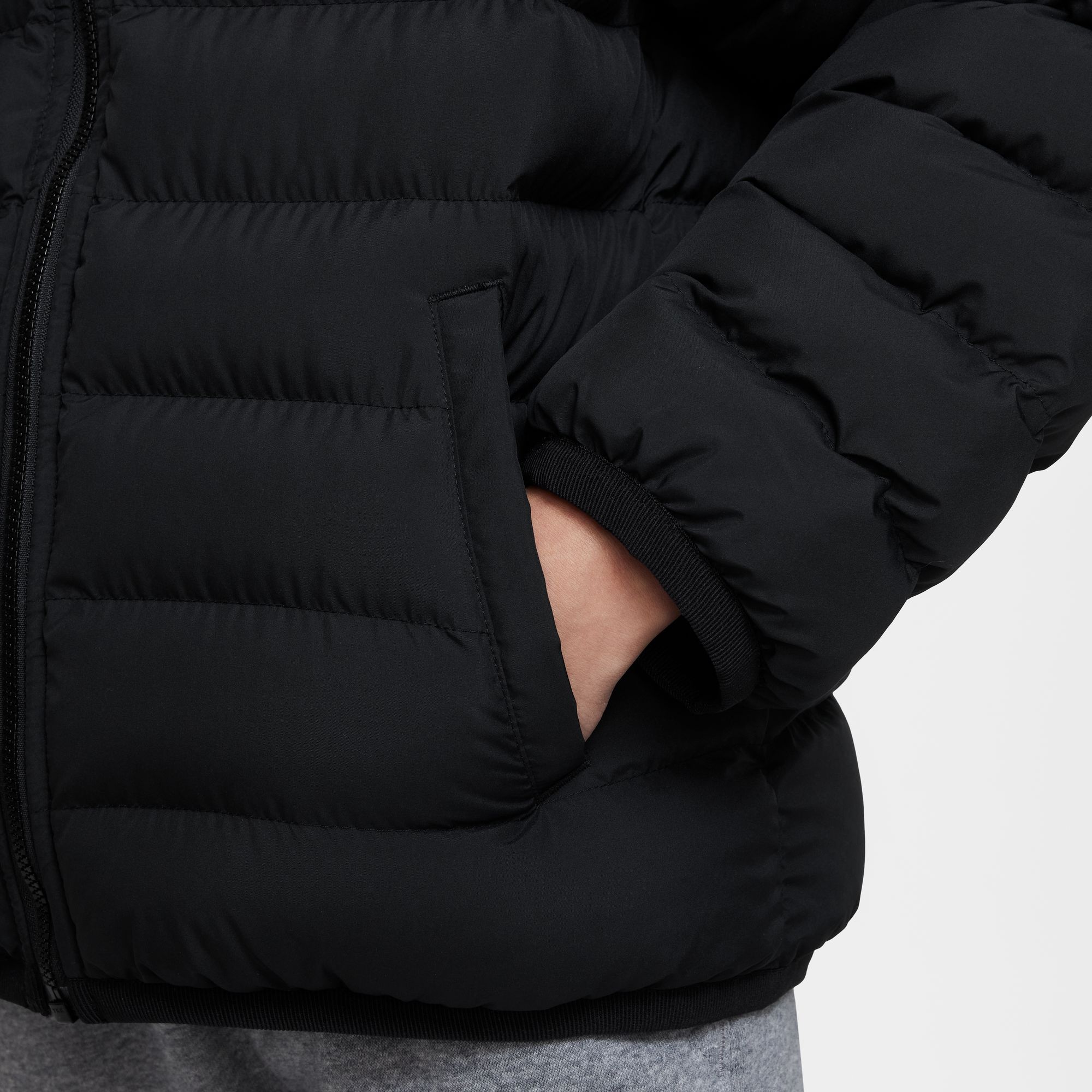 NIKE K NSW LOW SYNFL JKT ADP BLACK/BLACK/WHITE – Bild 3