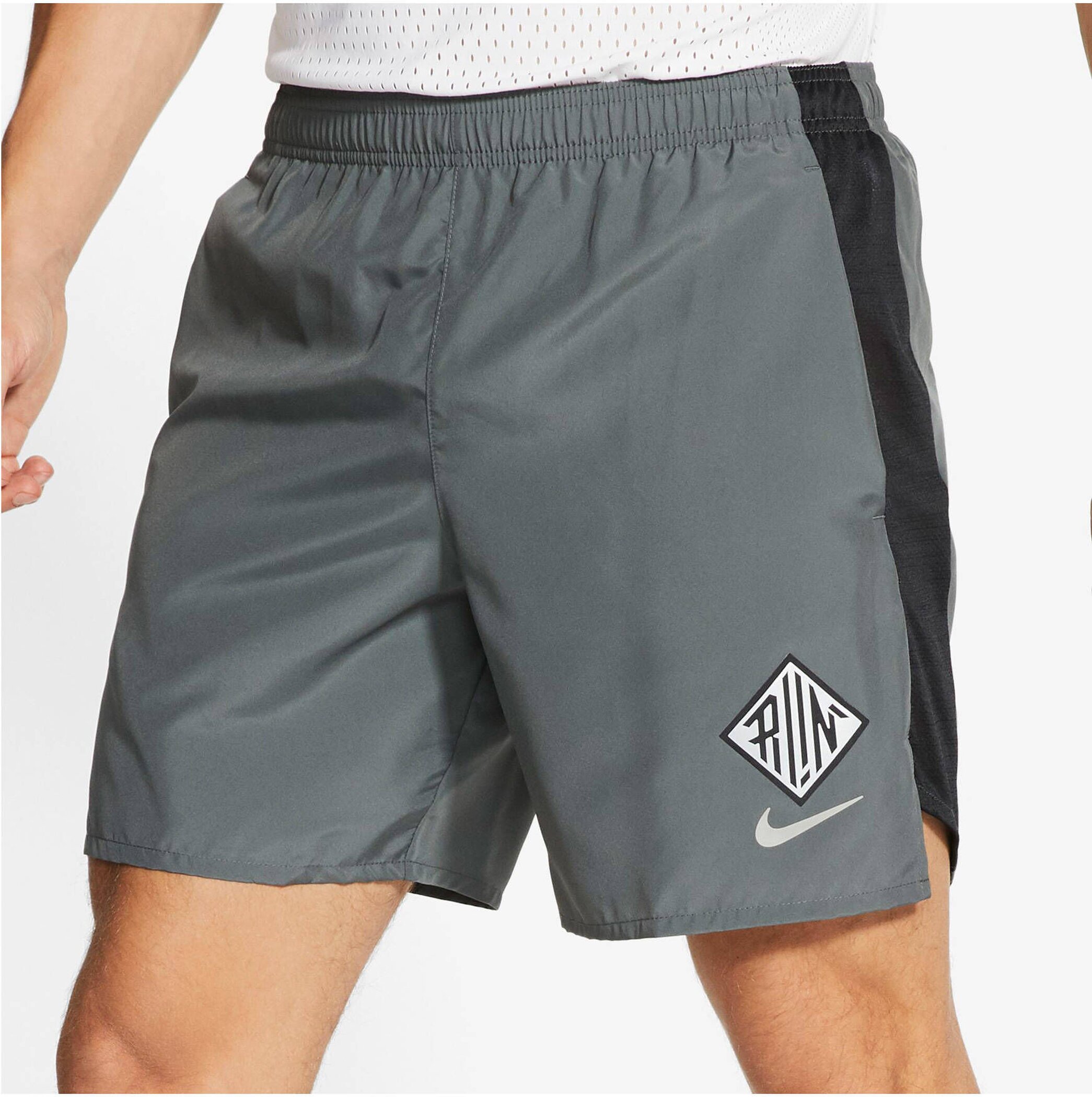 NIKE M NK CHLLGR SHORT WR GX IRON GREY/BLACK/REFLECTIVE – Bild 4