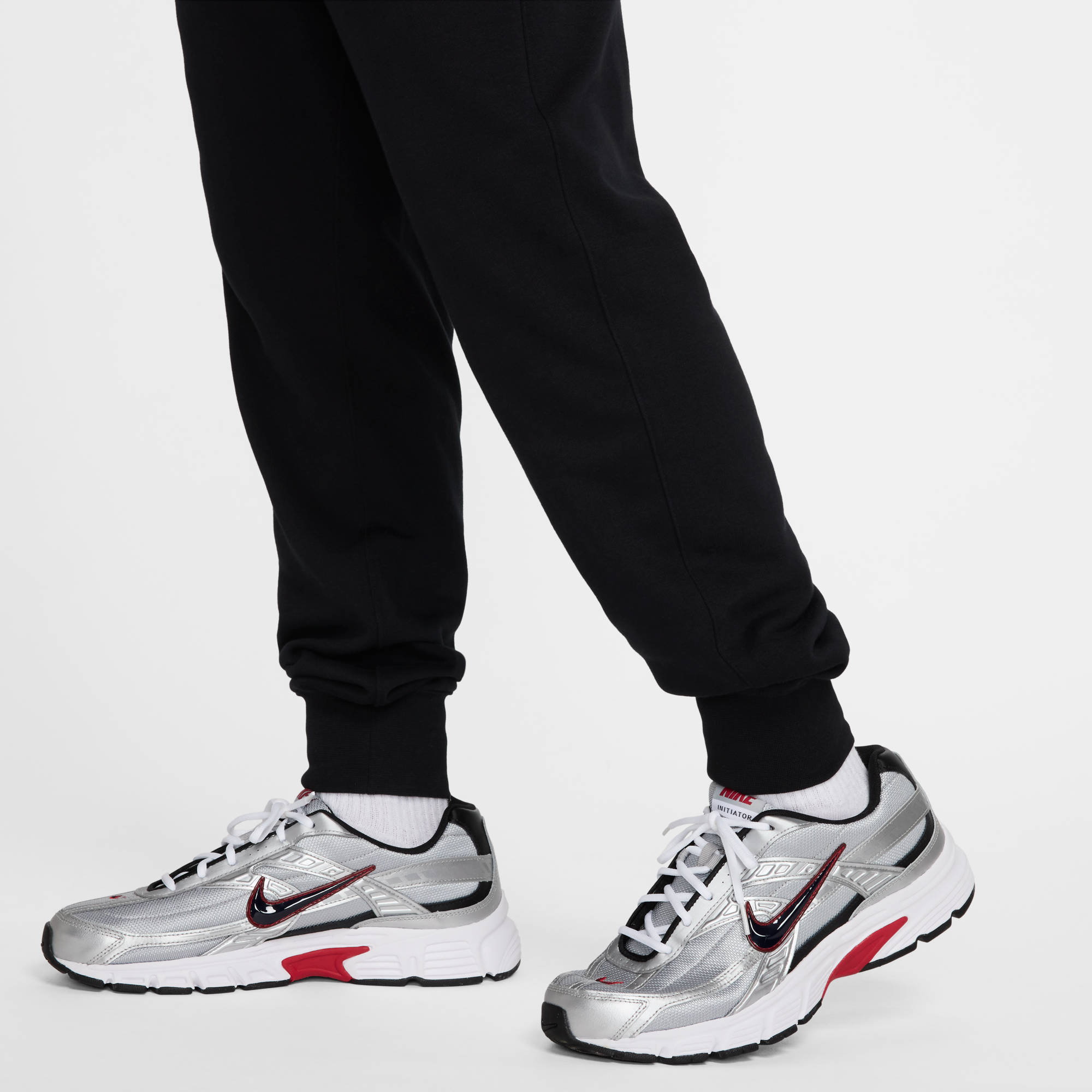 NIKE M NK CLUB FT JOGGER BLACK/BLACK/WHITE – Bild 4