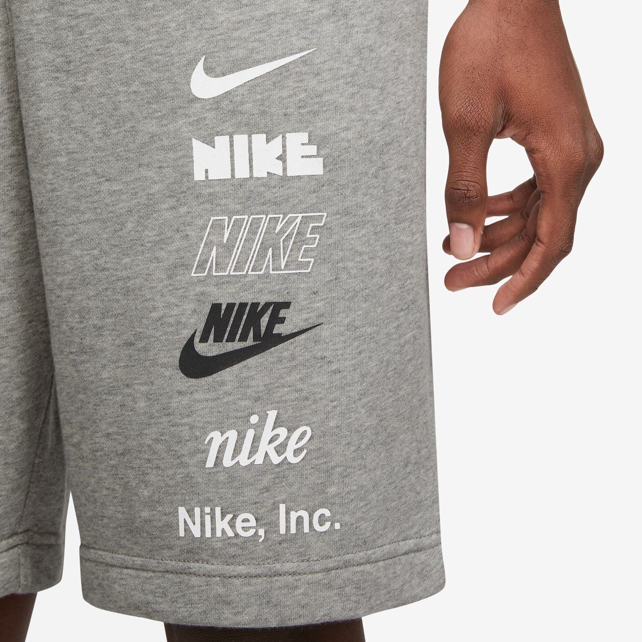 NIKE M NK CLUB+ FT SHORT MLOGO DK GREY HEATHER – Bild 4