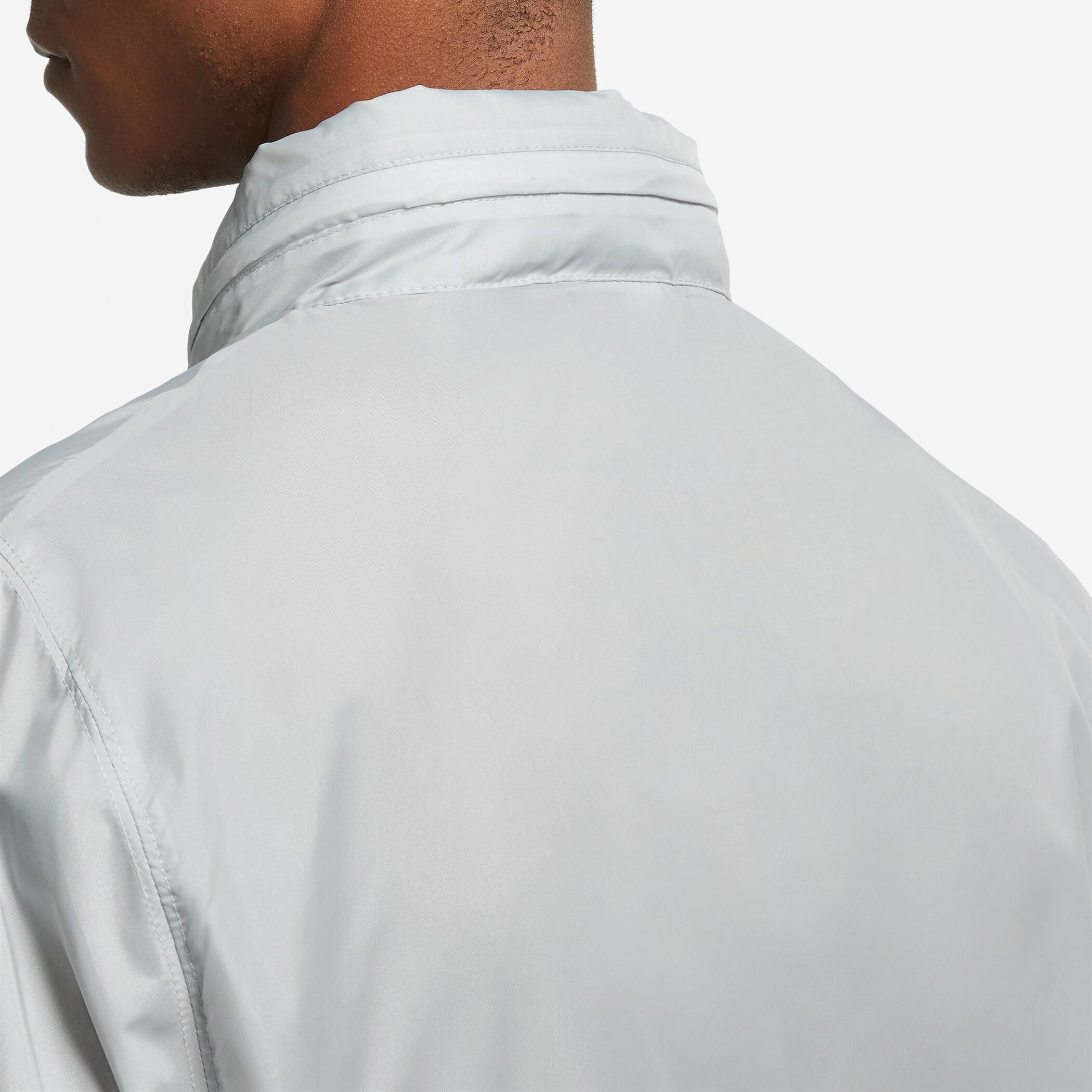 NIKE M NK CLUB LND WVN TRK SUIT LT SMOKE GREY/WHITE – Bild 3