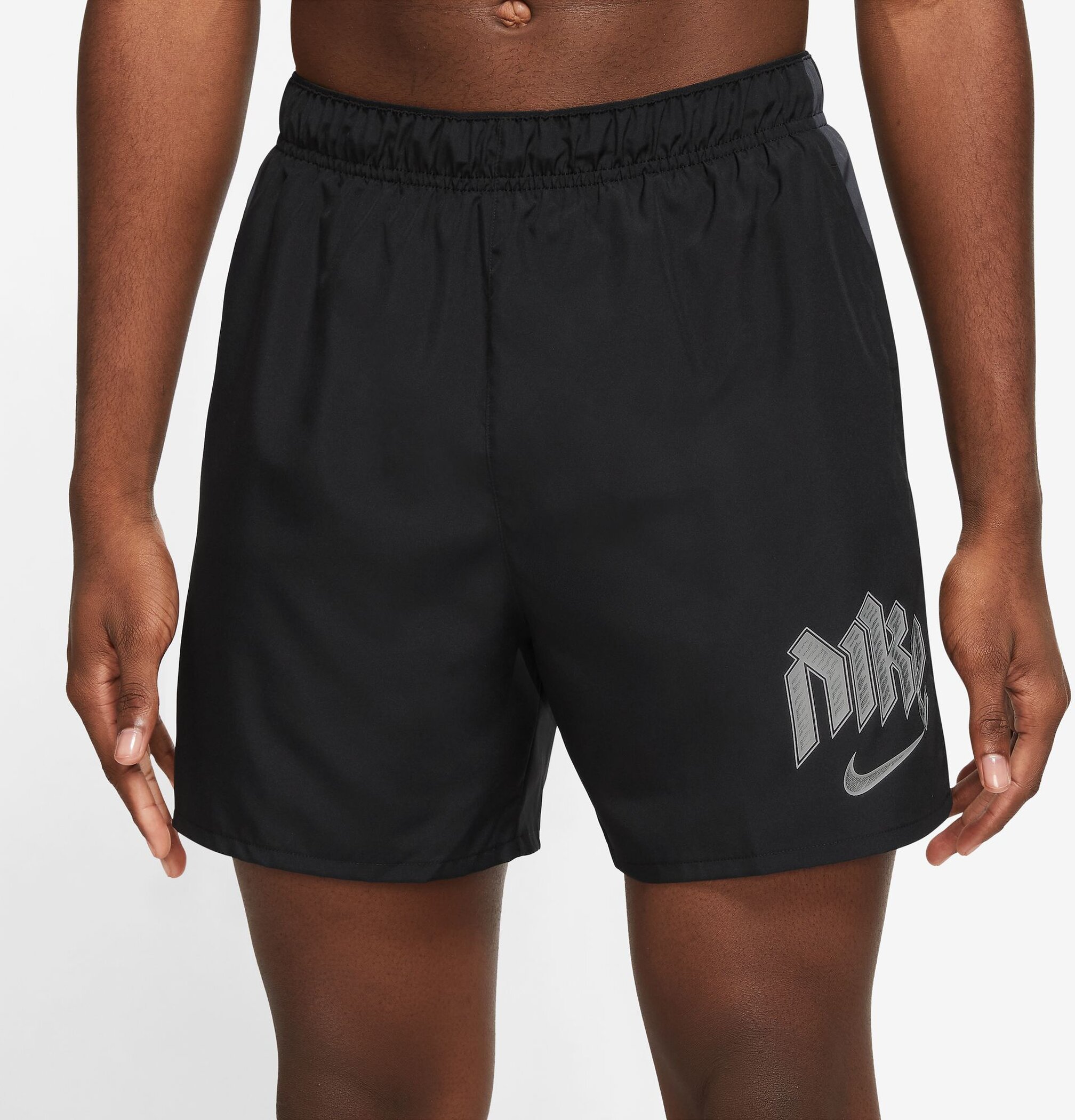 NIKE M NK DF RN DVN CHLNGR 5BF SHRT BLACK/ANTHRACITE/REFLECTIVE SI