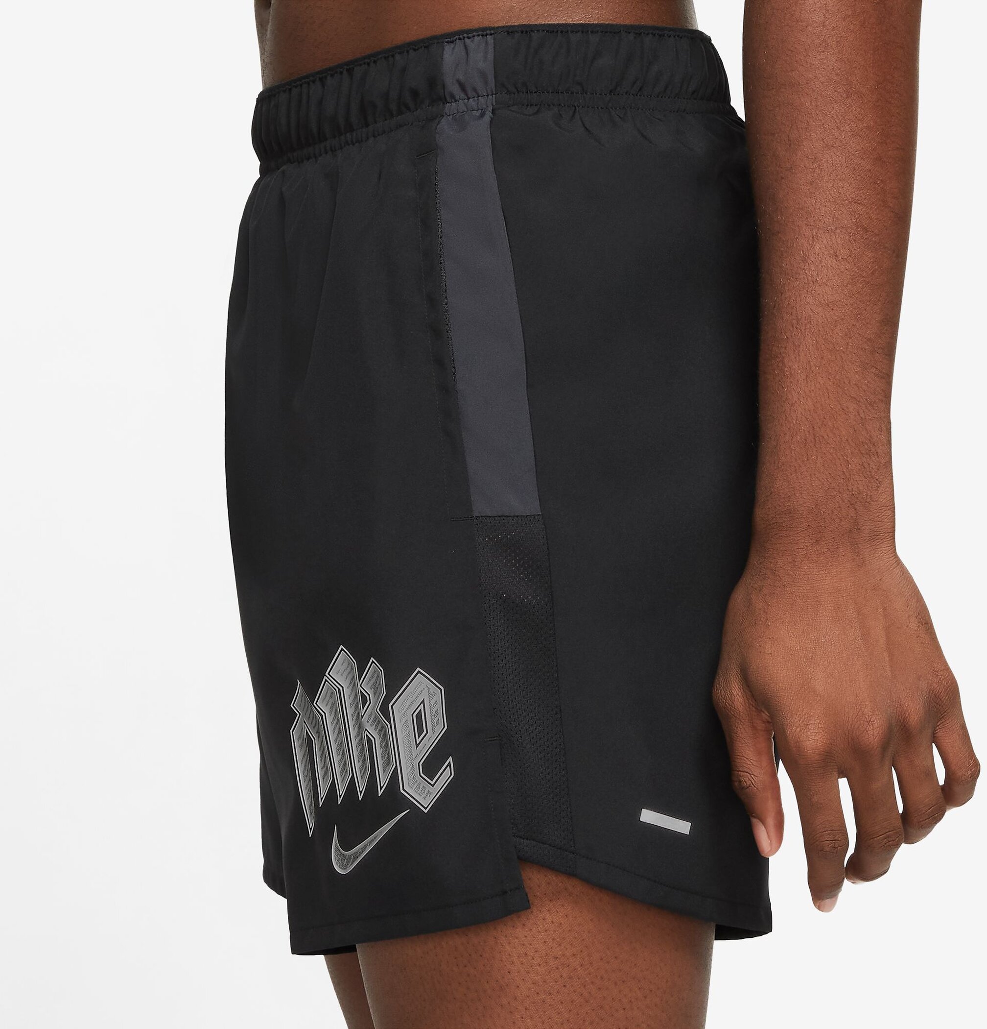 NIKE M NK DF RN DVN CHLNGR 5BF SHRT BLACK/ANTHRACITE/REFLECTIVE SI – Bild 3