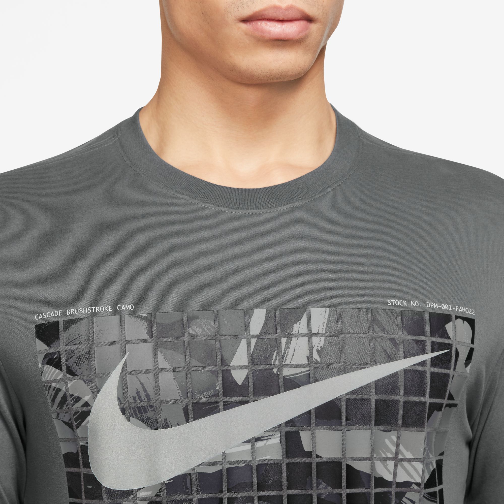 NIKE M NK DF TEE CAMO IRON GREY – Bild 3