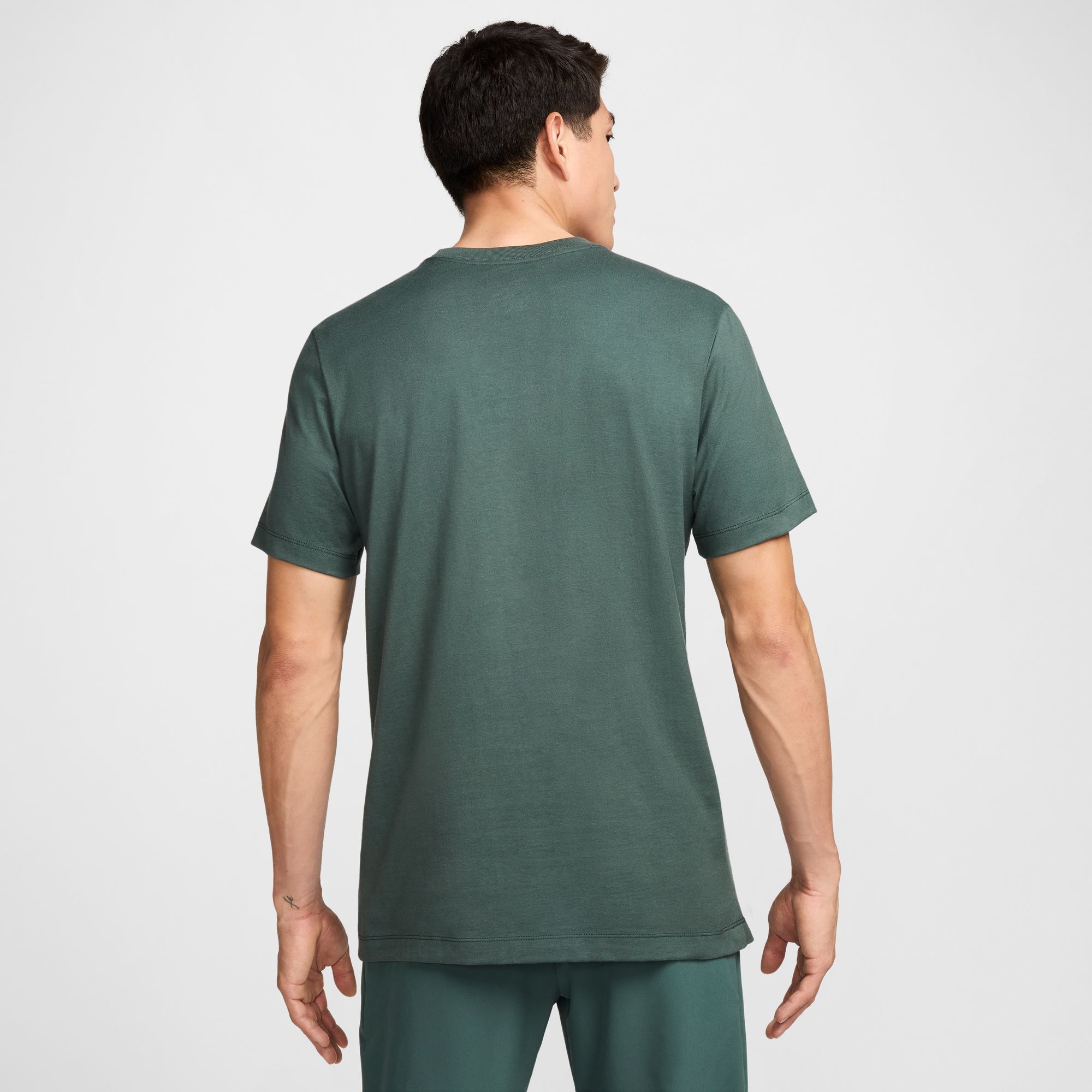 NIKE M NK DF TEE MODERN FITNESS VINTAGE GREEN – Bild 2