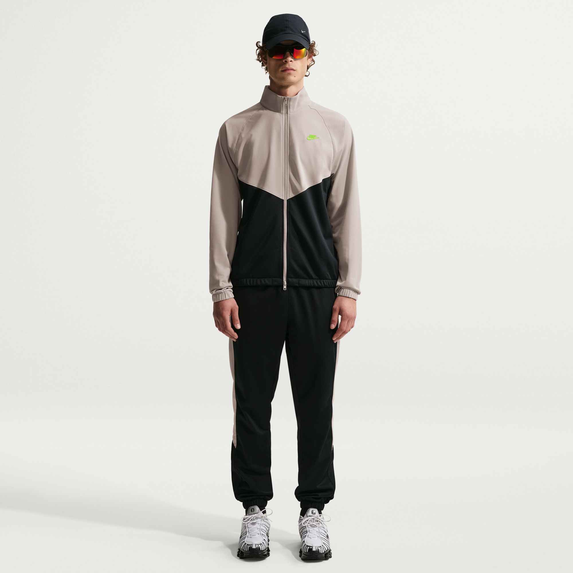 NIKE M NK WR PK TRK SUIT BLACK/MOON PARTICLE/VOLT