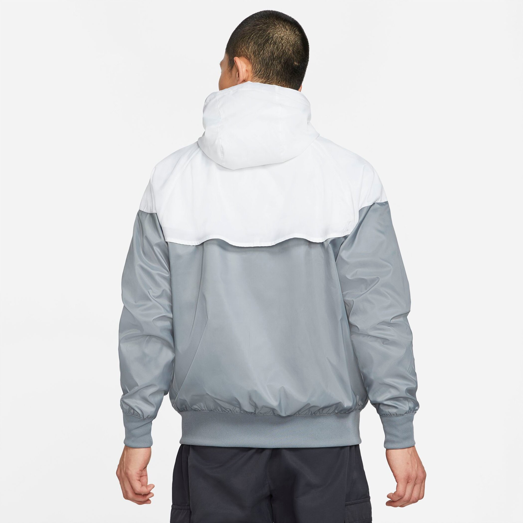NIKE M NK WVN LND WR HD JKT SMOKE GREY/WHITE/SMOKE GRE – Bild 2