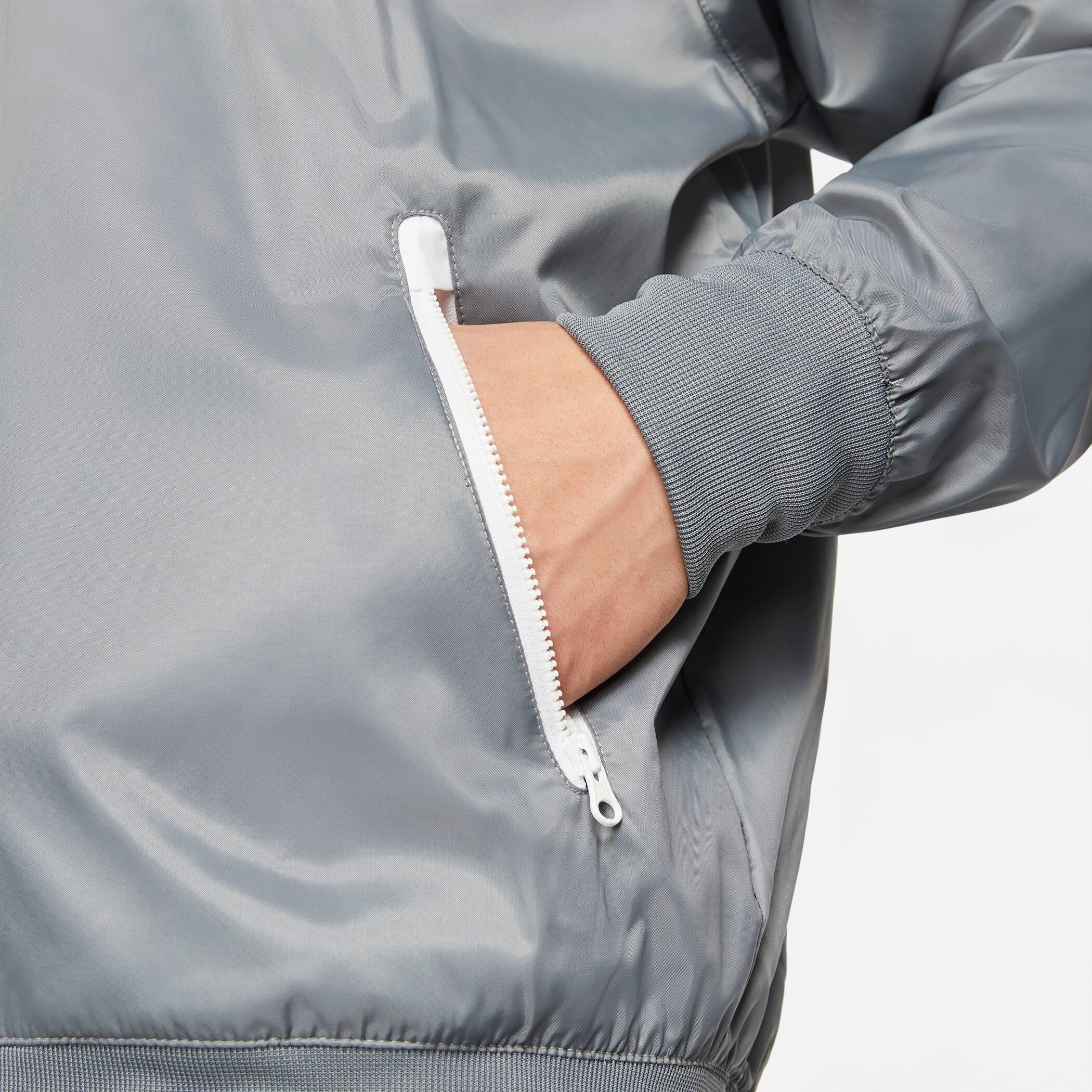 NIKE M NK WVN LND WR HD JKT SMOKE GREY/WHITE/SMOKE GRE – Bild 4