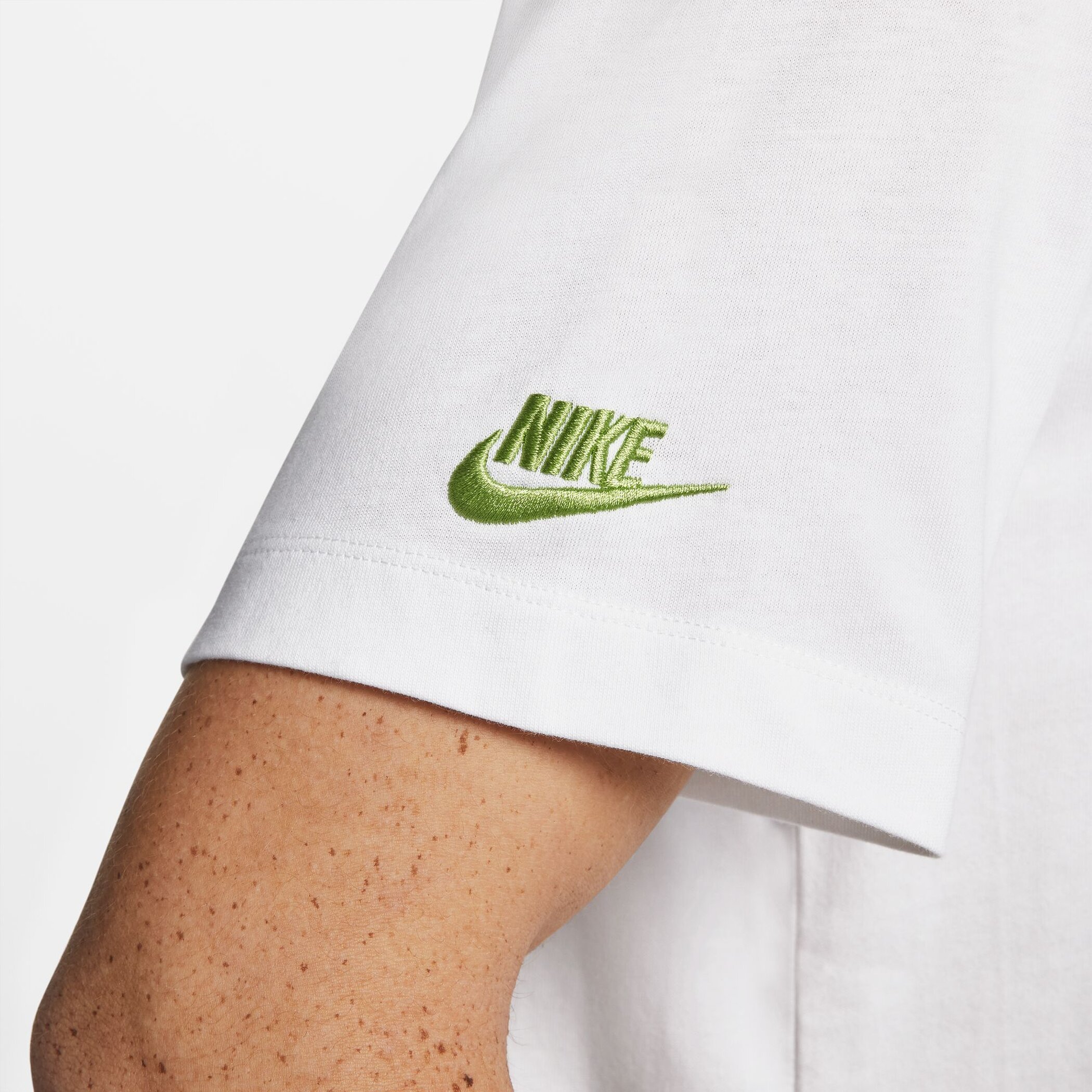 NIKE M NSW ESS+ SPORT 1 TEE – Bild 5
