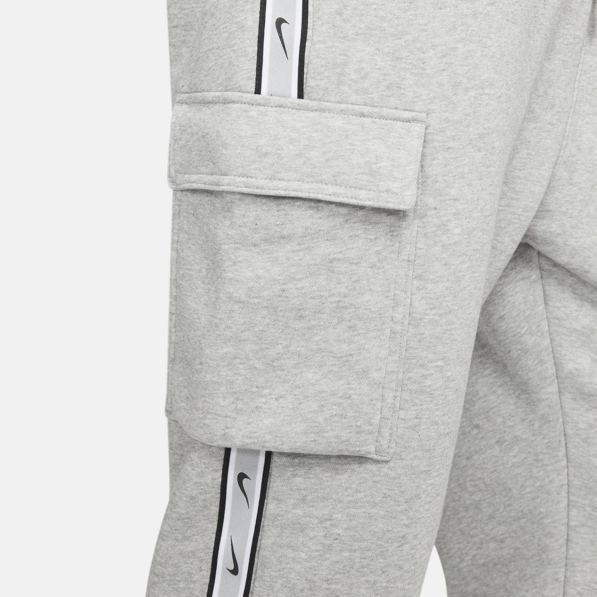 NIKE M NSW REPEAT SW FLC CARGO PANT DK GREY HEATHER/BLACK – Bild 4