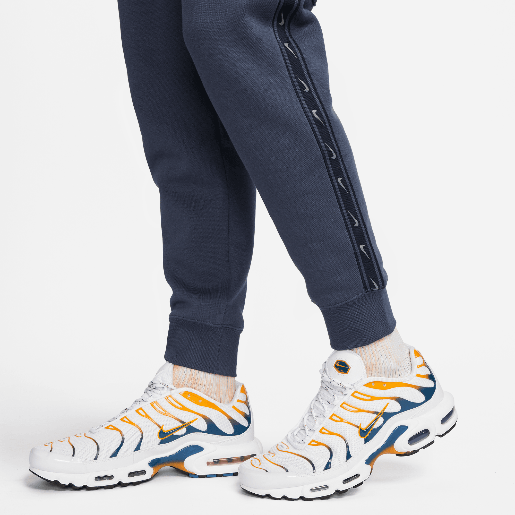 NIKE M NSW REPEAT SW FLC CARGO PANT THUNDER BLUE/MTLC COOL GRE – Bild 5