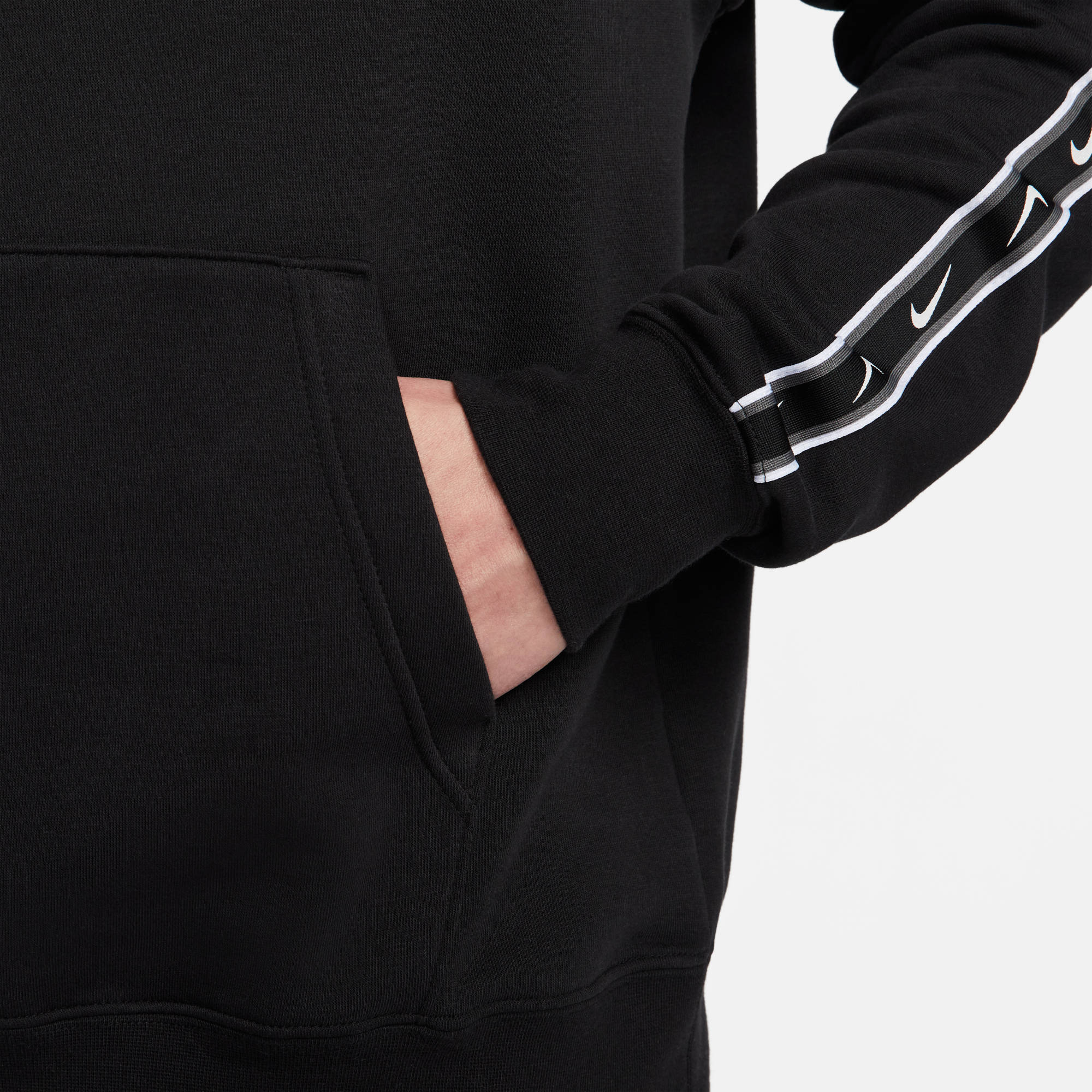 NIKE M NSW REPEAT SW FLC PO HOOD BB BLACK/BLACK/WHITE – Bild 5
