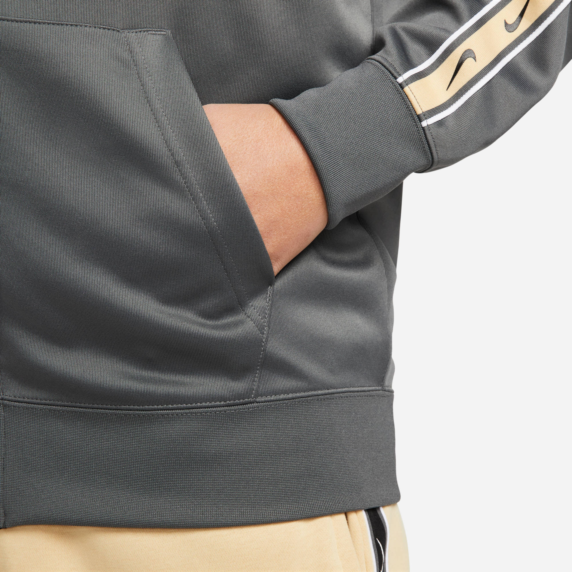 NIKE M NSW REPEAT SW PK FZ HOODY IRON GREY/BLACK/SESAME – Bild 5