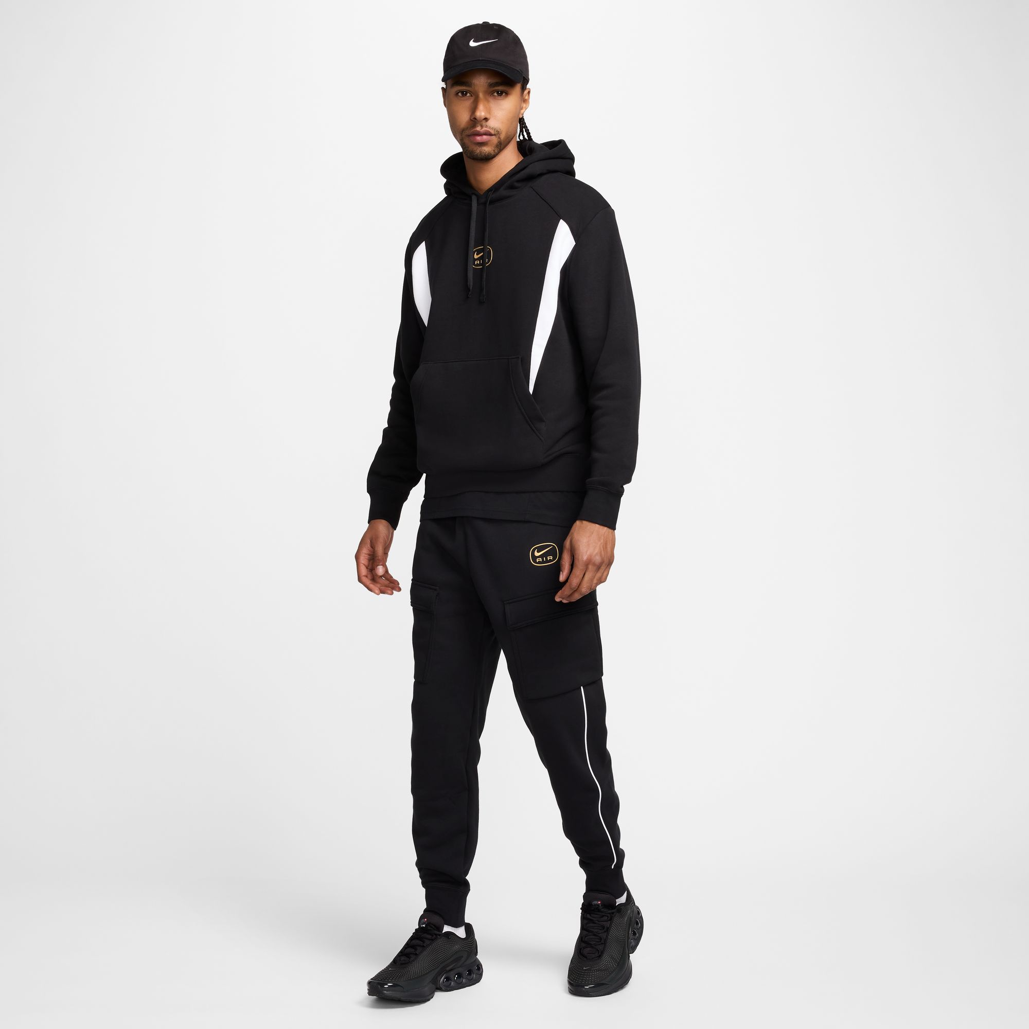 NIKE M NSW SW AIR PO HOODY FLC BB BLACK/WHITE/METALLIC GOLD – Bild 6