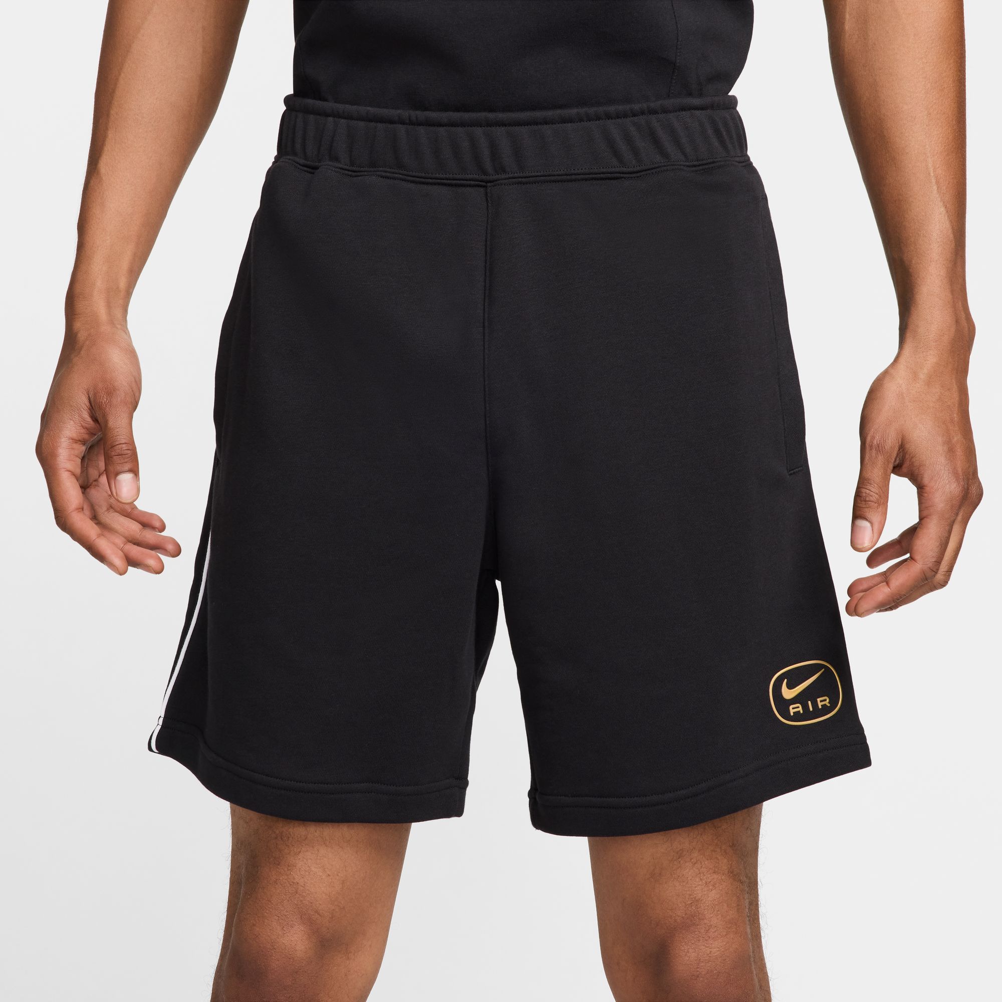 NIKE M NSW SW AIR SHORT FT BLACK/WHITE/METALLIC GOLD – Bild 2