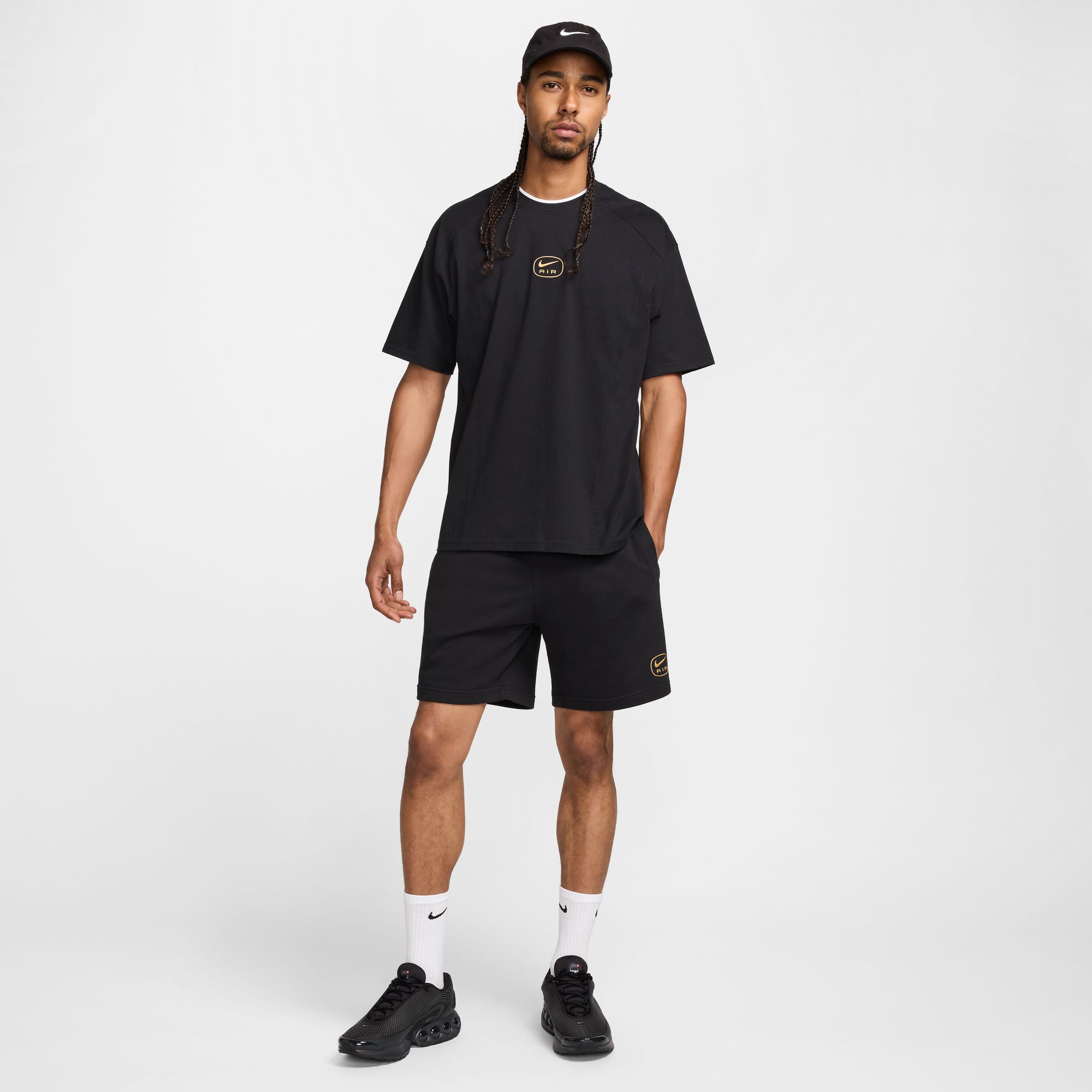 NIKE M NSW SW AIR SHORT FT BLACK/WHITE/METALLIC GOLD – Bild 7