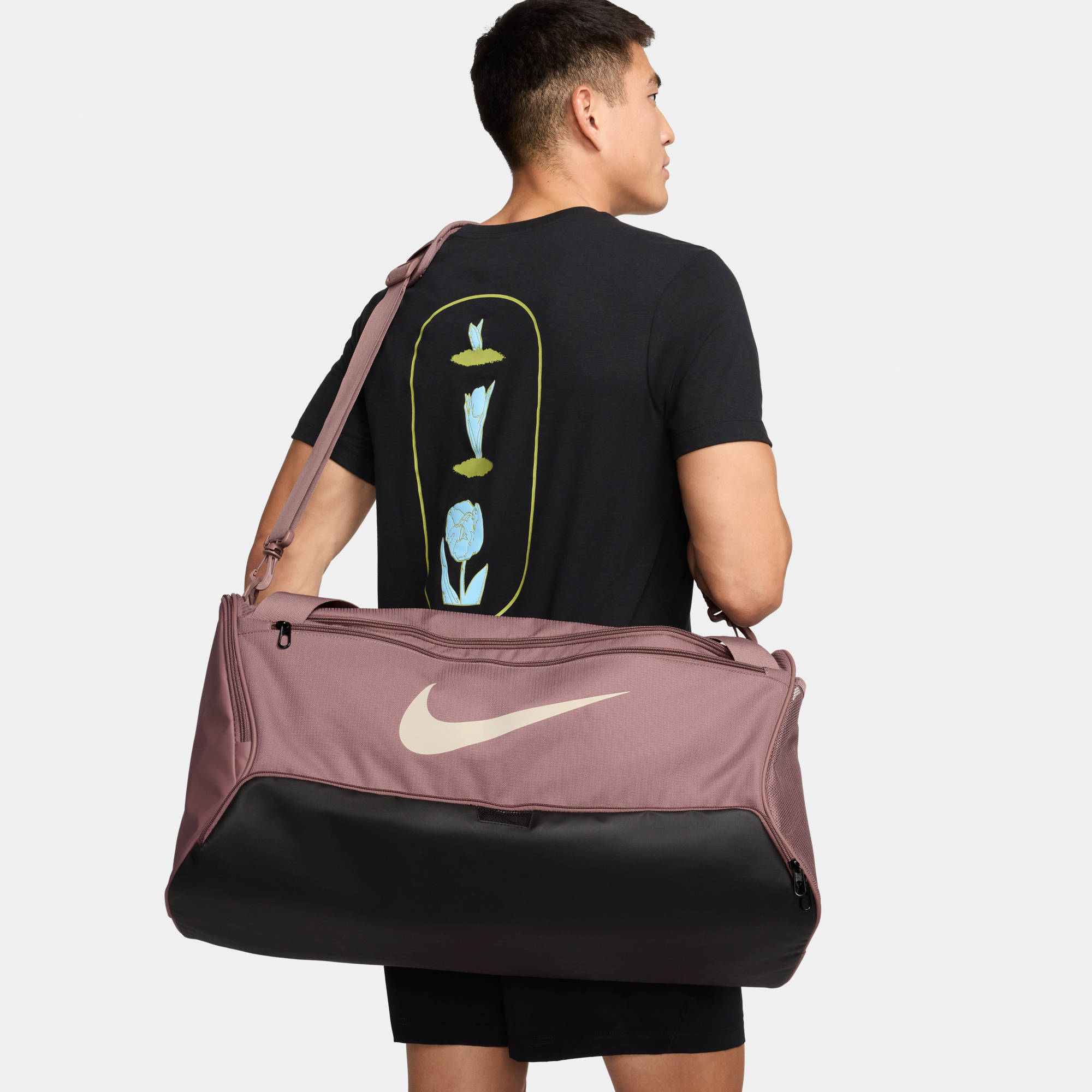 NIKE NK BRSLA M DUFF - 9.5 (60L) SMOKEY MAUVE/BLACK/LT OREWOOD – Bild 2