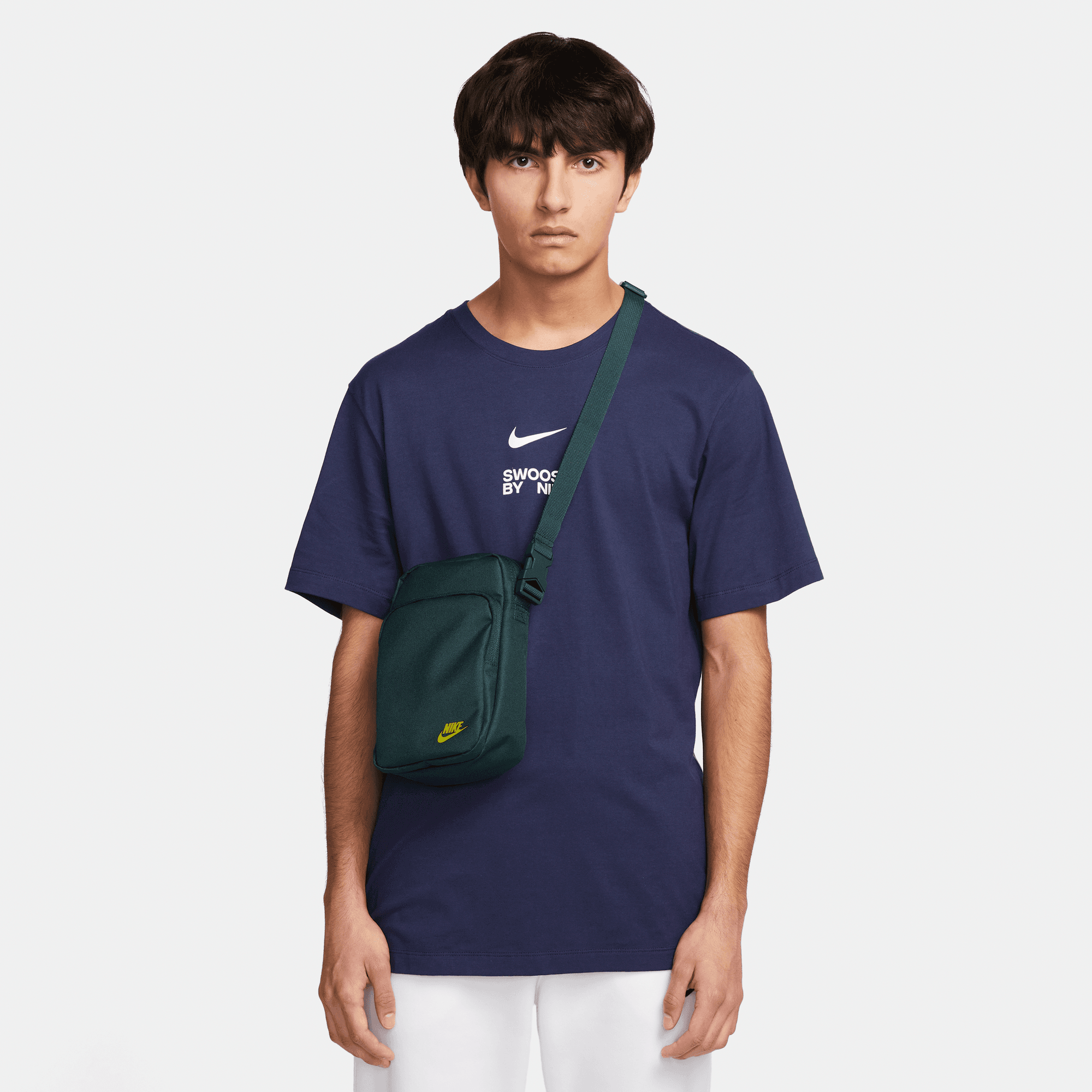 NIKE NK HERITAGE CROSSBODY DEEP JUNGLE/HIGH VOLTAGE – Bild 7
