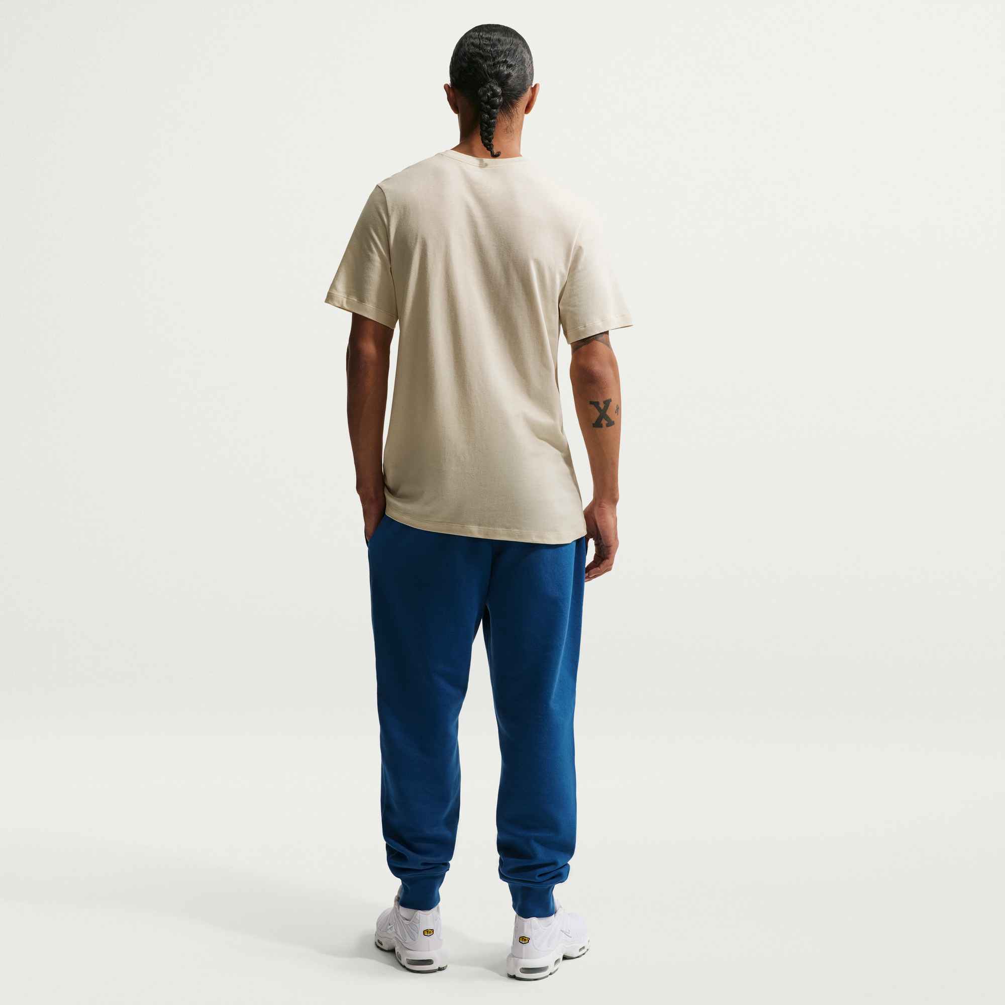 NIKE U NSW TEE STD CELEBRATE BRND LT KHAKI – Bild 2