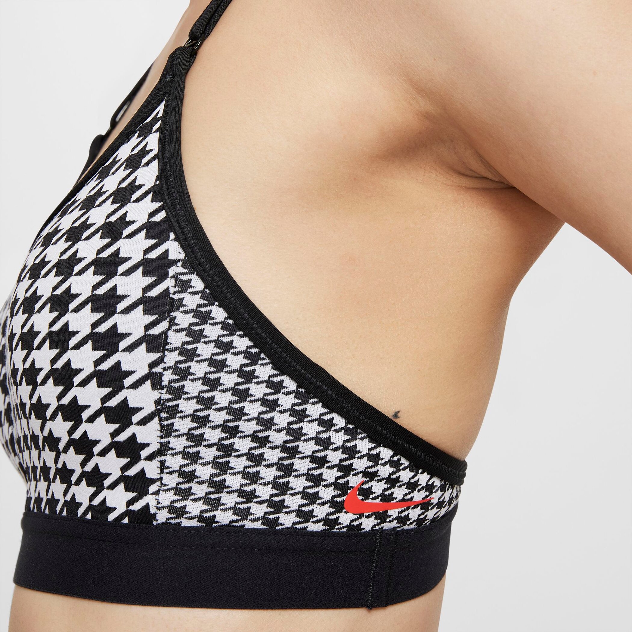 NIKE W NK DF INDY ICNCLSH TBACK BRA BLACK/BLACK/CHILE RED – Bild 4