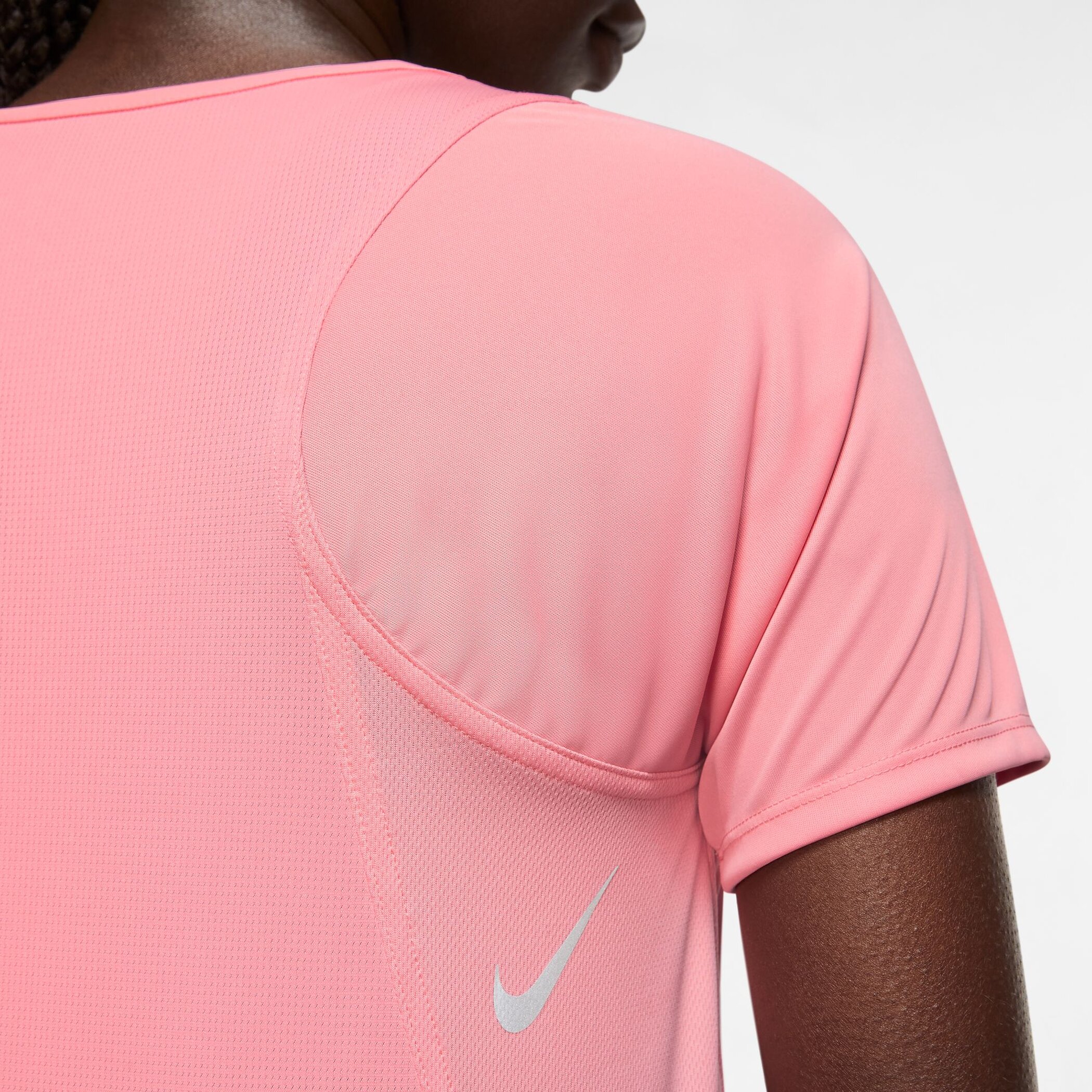 NIKE W NK DF RACE TOP SS CORAL CHALK/REFLECTIVE SILV – Bild 3
