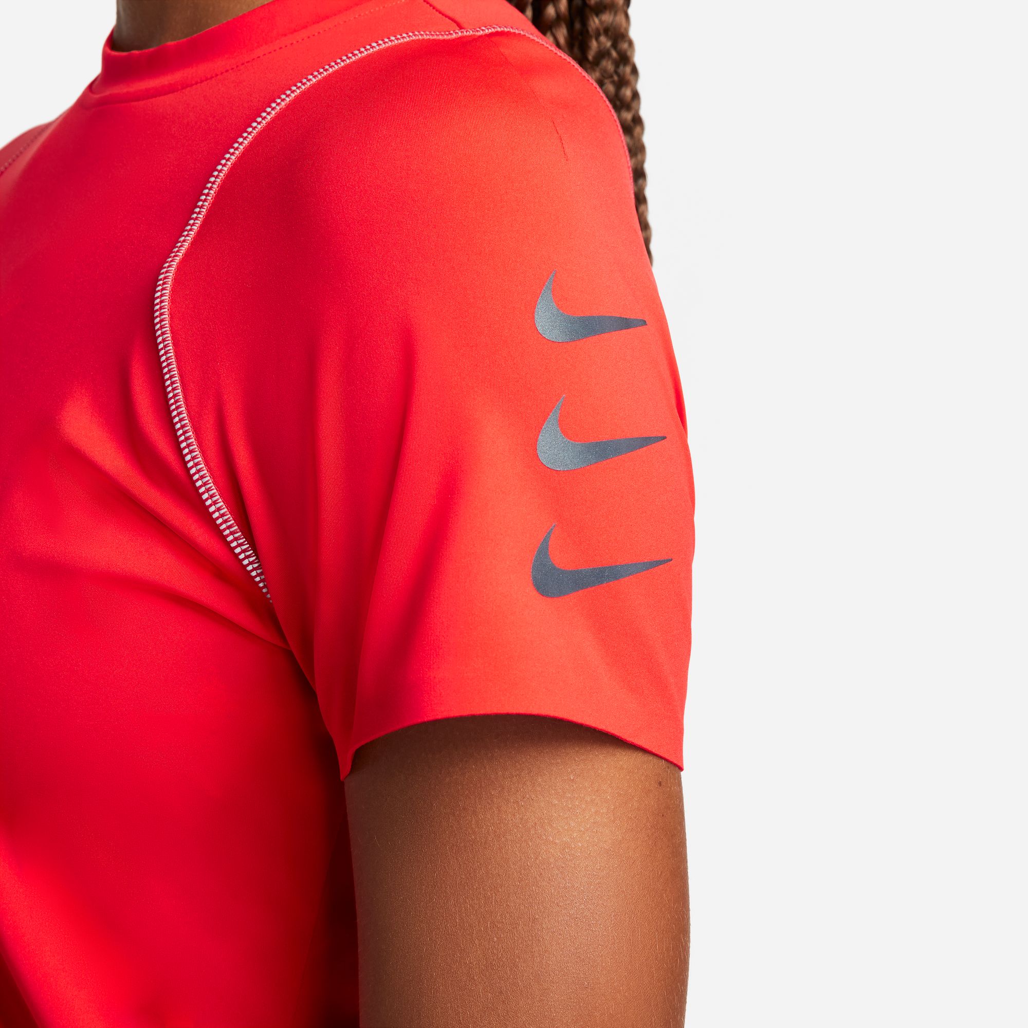 NIKE W NK DF RUN DVN TOP SS LT CRIMSON/BLACK – Bild 5