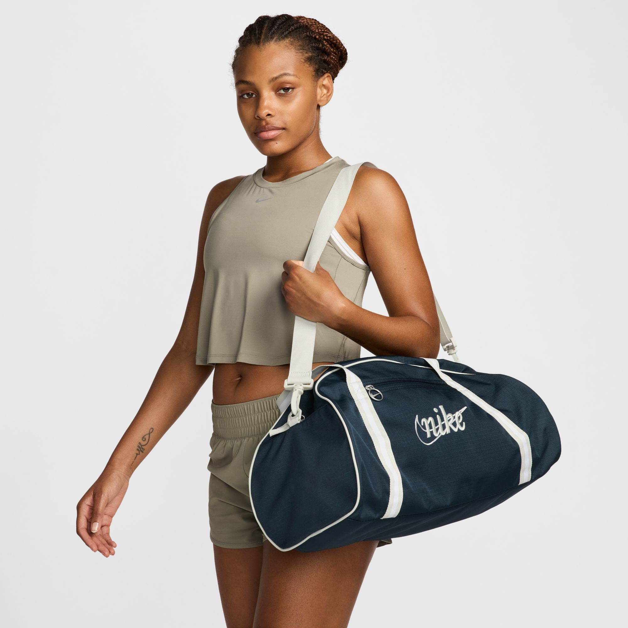 NIKE W NK GYM CLUB - RETRO ARMORY NAVY/SEA GLASS/SEA GLAS – Bild 9