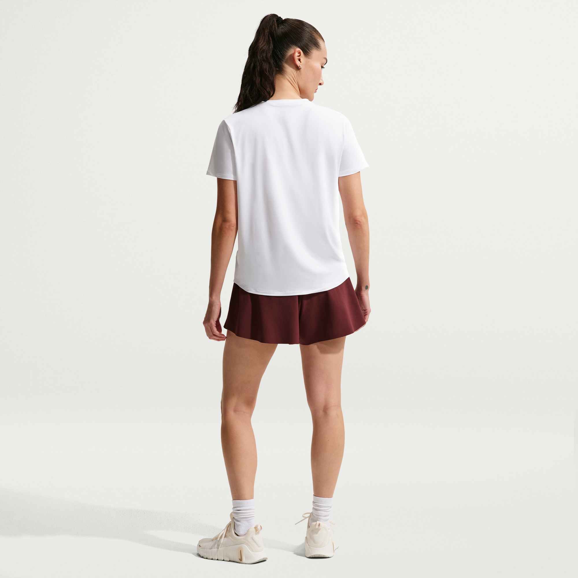 NIKE W NK ONE CLASSIC DF SS TOP WHITE/BLACK – Bild 2