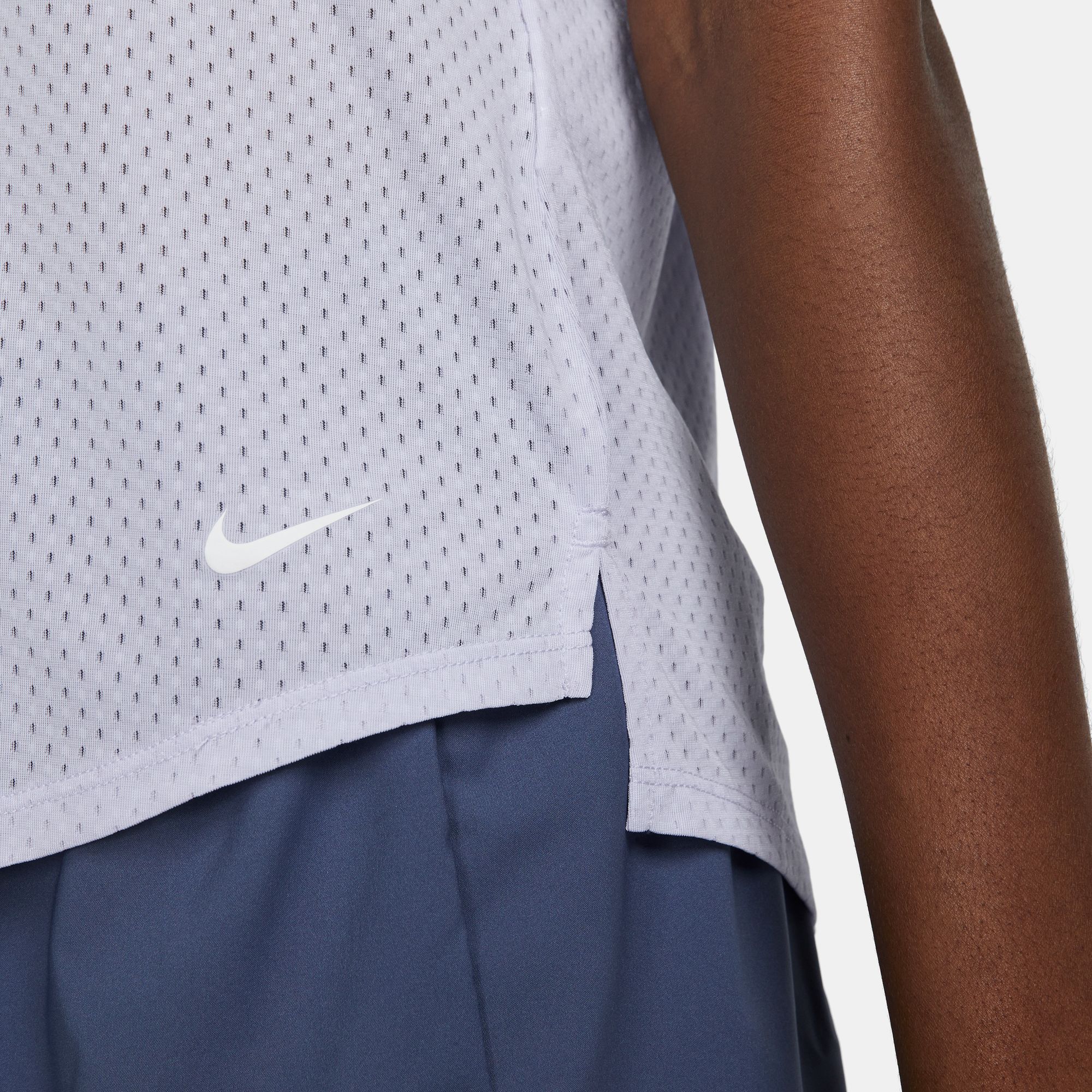 NIKE W NK ONE DF BREATHE STD SS TOP OXYGEN PURPLE/WHITE – Bild 5
