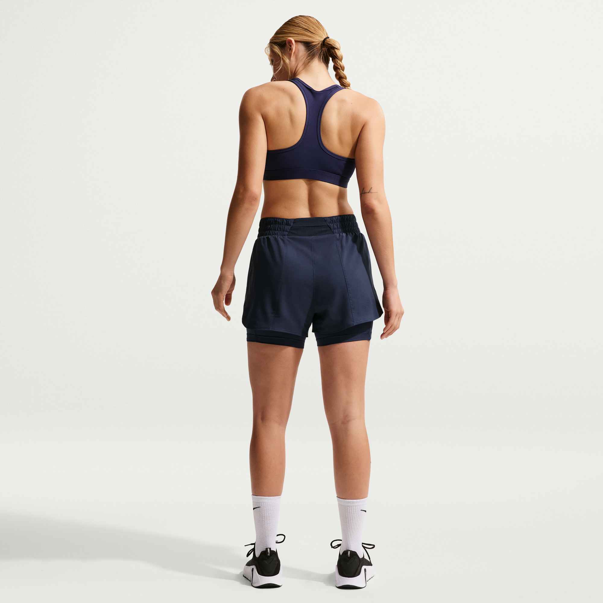 NIKE W NK ONE DF HR 3IN 2N1 SHORT MIDNIGHT NAVY/WHITE – Bild 2