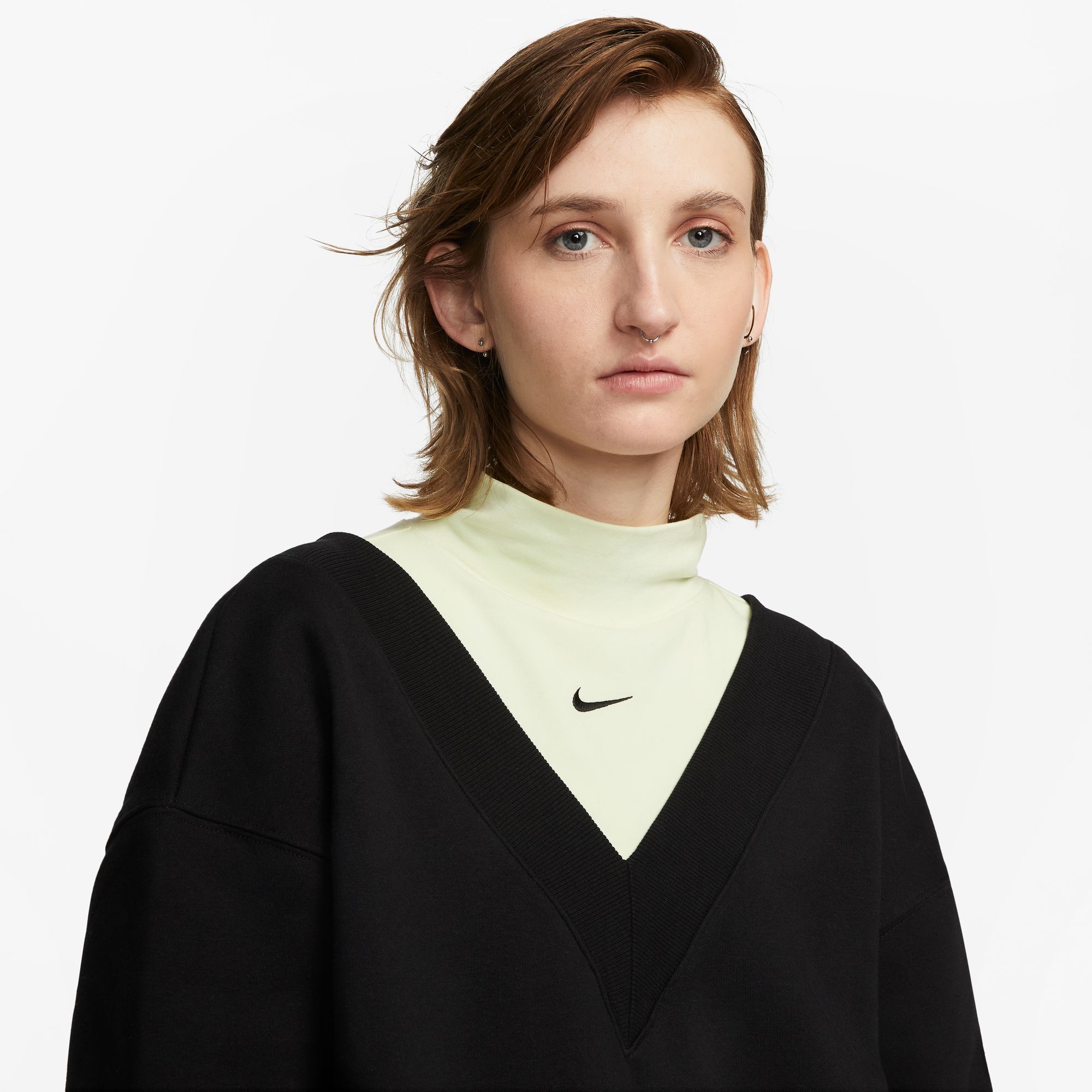 NIKE W NSW PHNX FLC OS VNECK SWTSH BLACK/SAIL