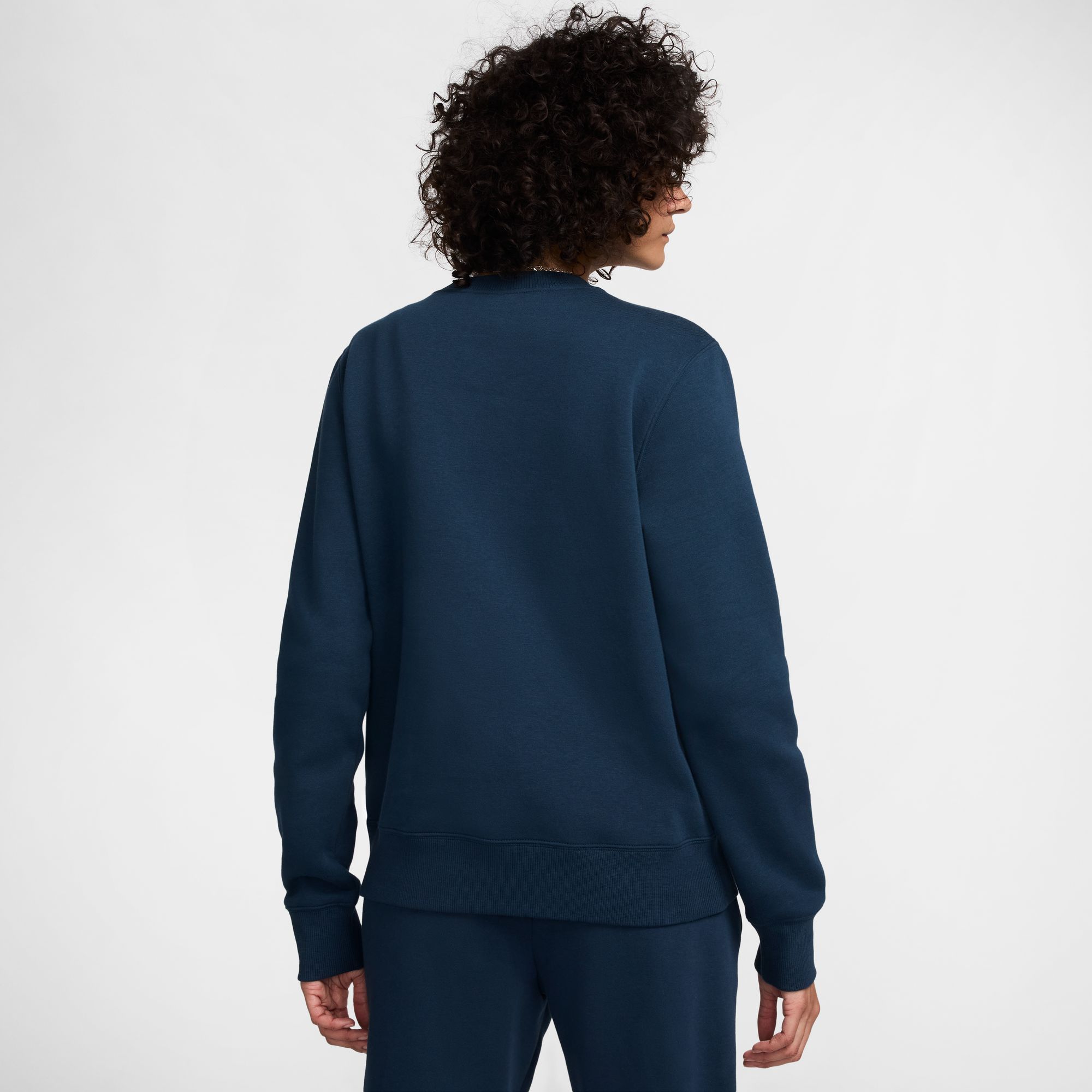 NIKE W NSW PHNX FLC STD LOGO CREW ARMORY NAVY/PHOTON DUST/BLACK – Bild 2