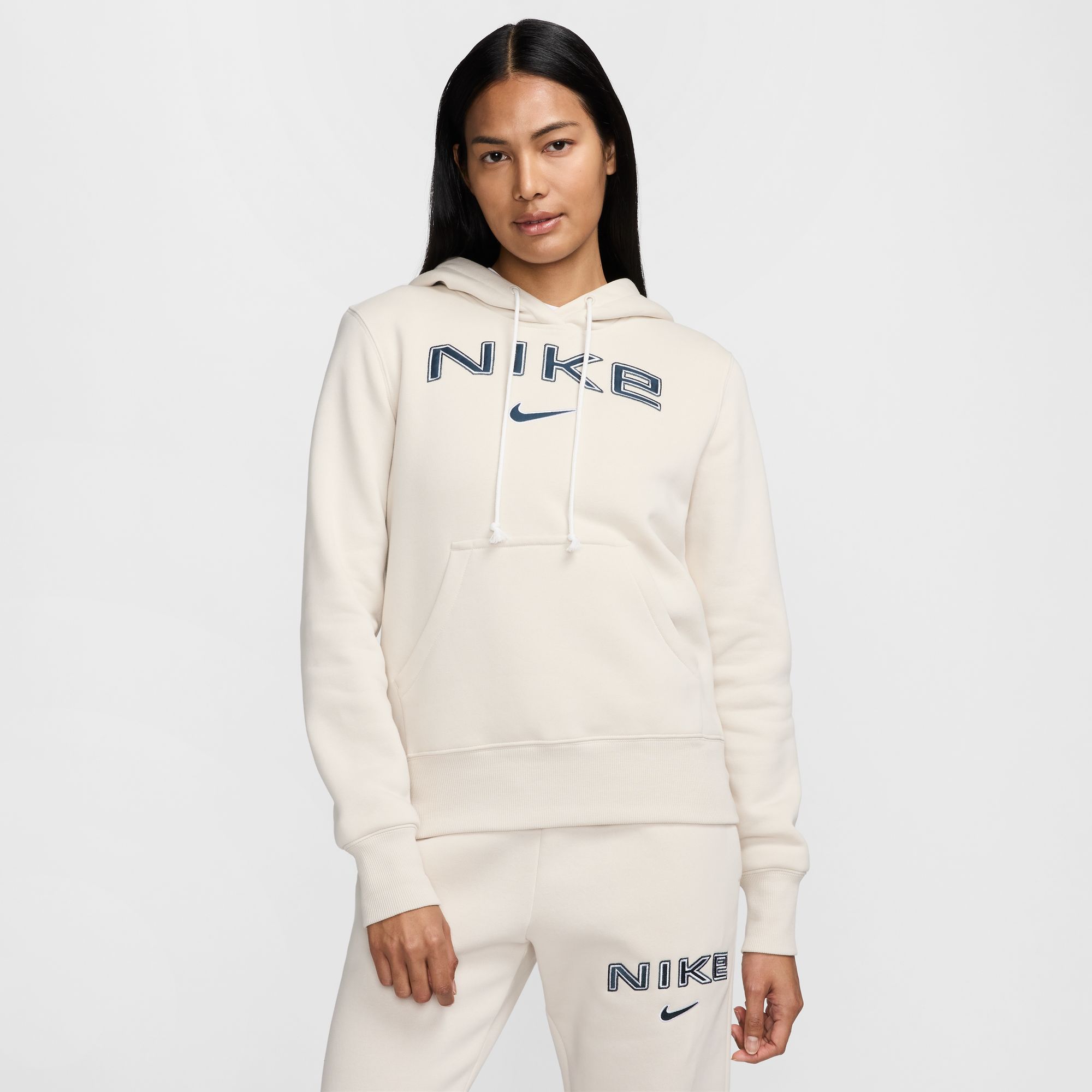 NIKE W NSW PHNX FLC STD PO LOGO HDY LT OREWOOD BRN/WHITE/ARMORY NA