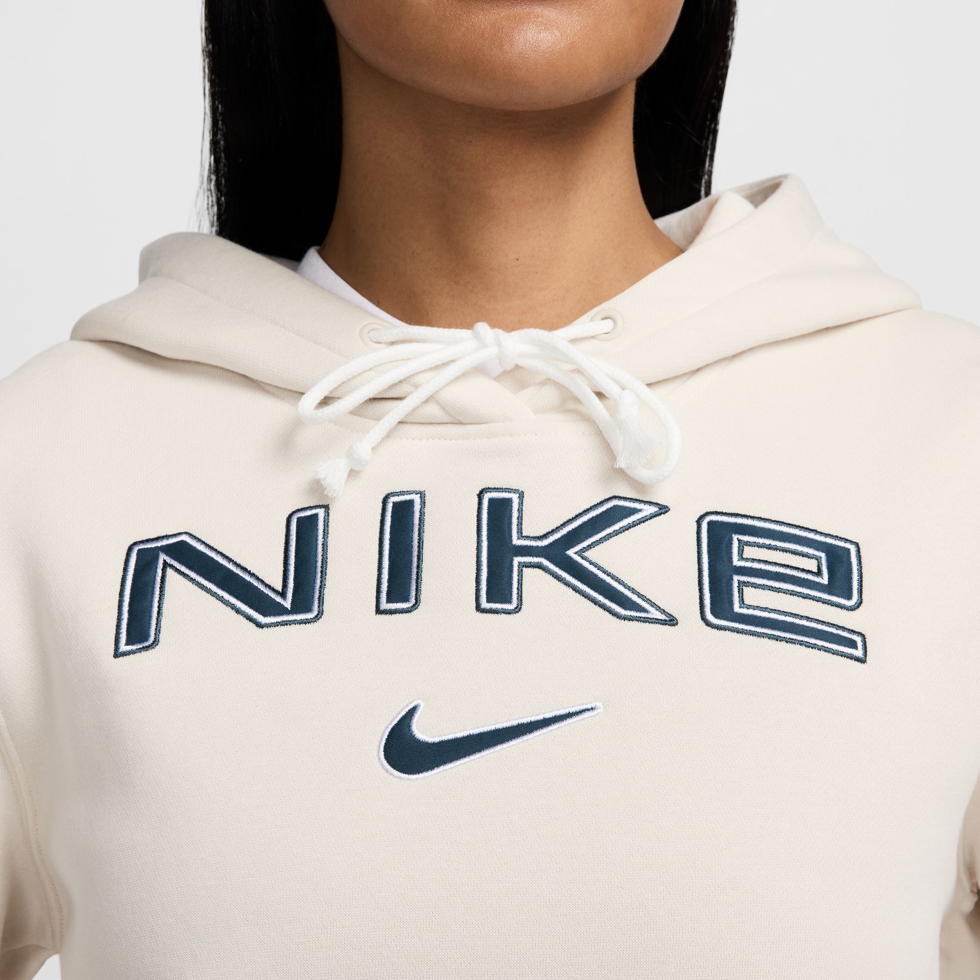 NIKE W NSW PHNX FLC STD PO LOGO HDY LT OREWOOD BRN/WHITE/ARMORY NA – Bild 3