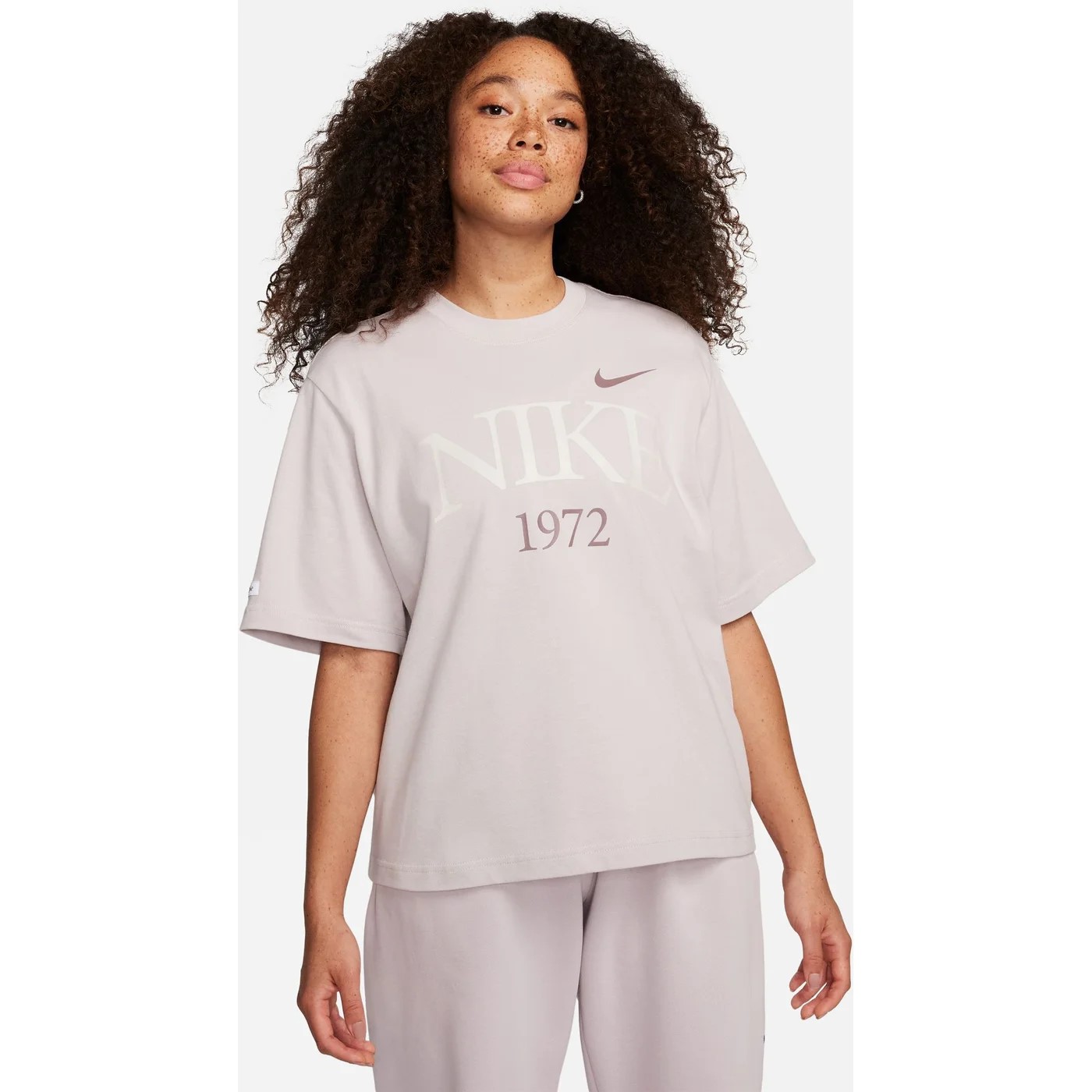 NIKE W NSW TEE CLASSICS BOXY LT OREWOOD BRN