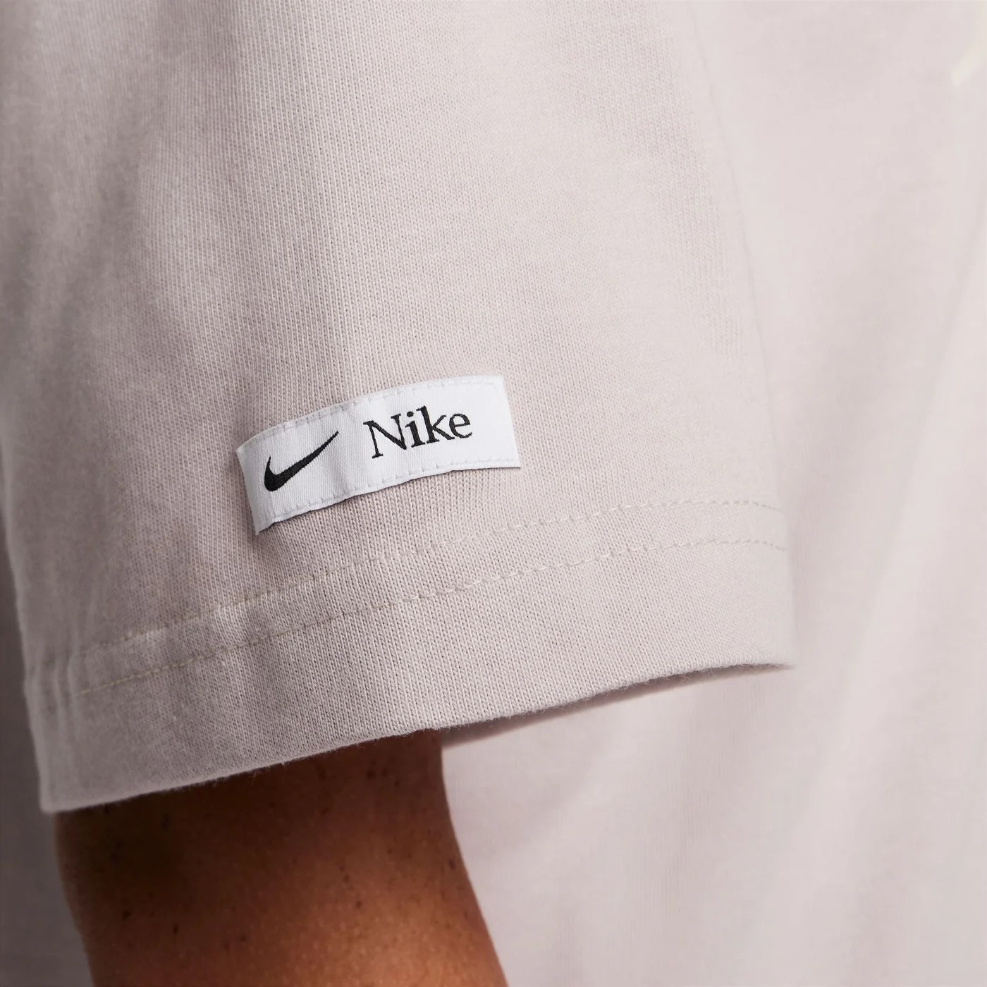 NIKE W NSW TEE CLASSICS BOXY LT OREWOOD BRN – Bild 3