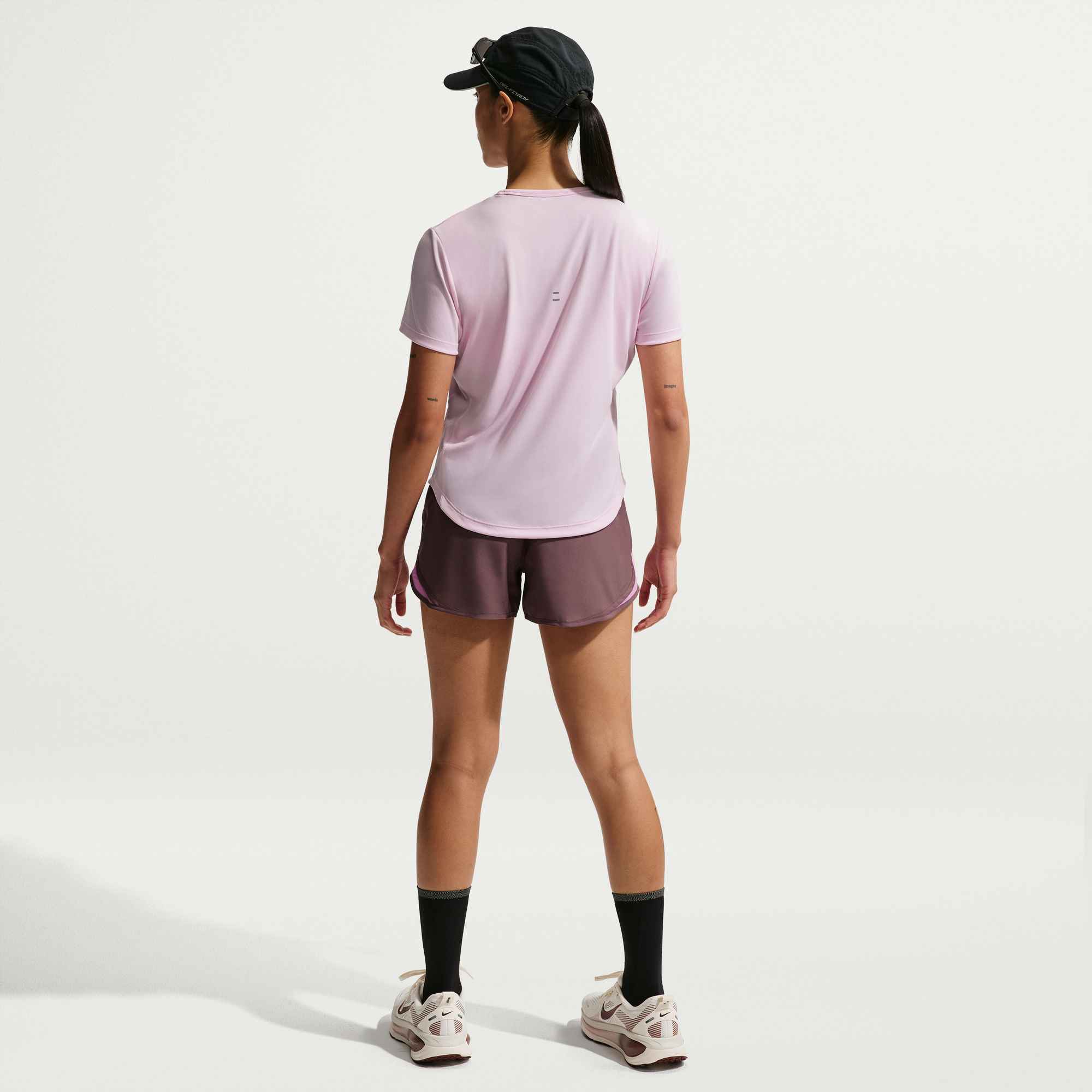 NIKE W NK TEMPO DF SS TOP PINK FOAM/REFLECTIVE SILV – Bild 2