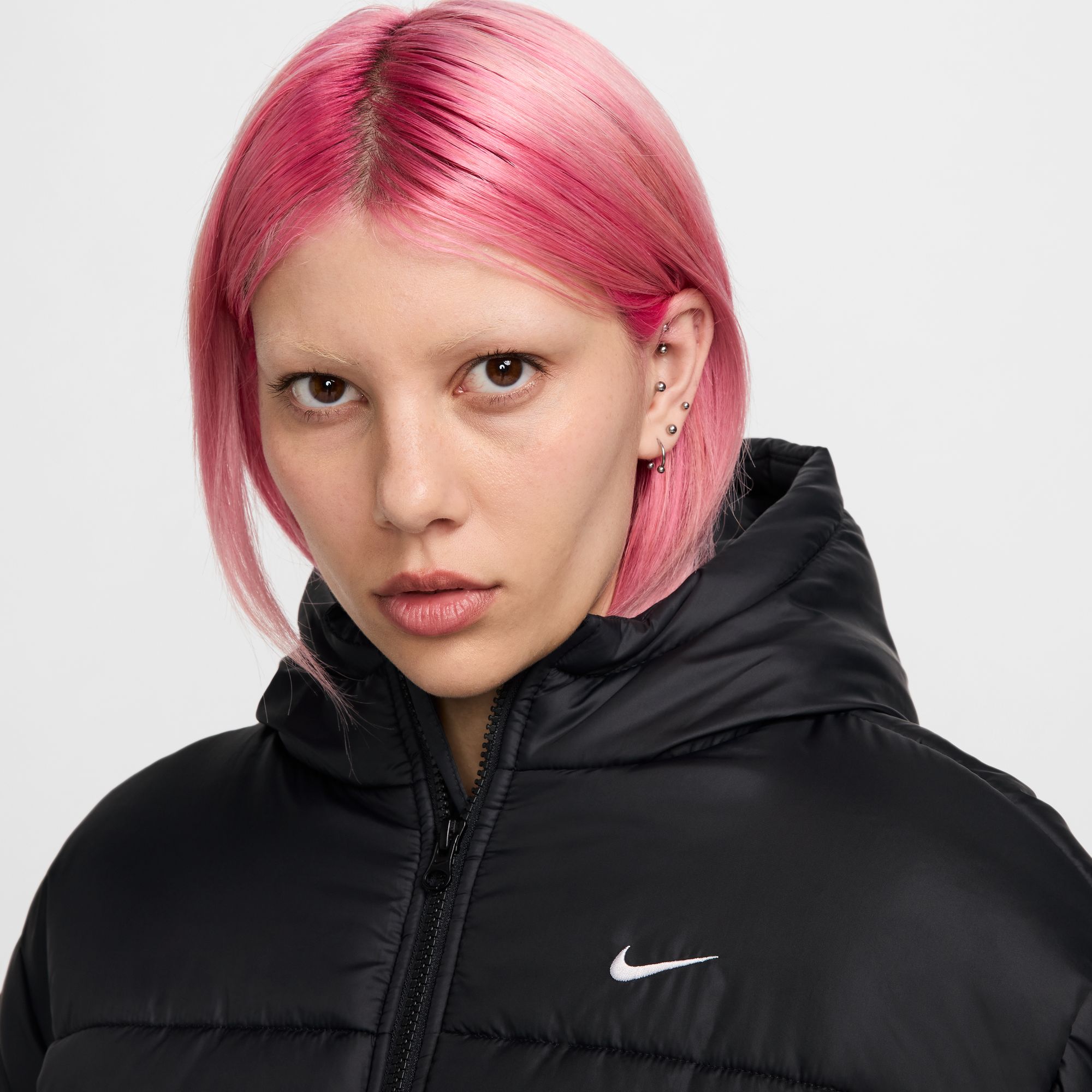 NIKE W NSW TF SYNFL NK CLSC PFR BLACK/WHITE – Bild 3