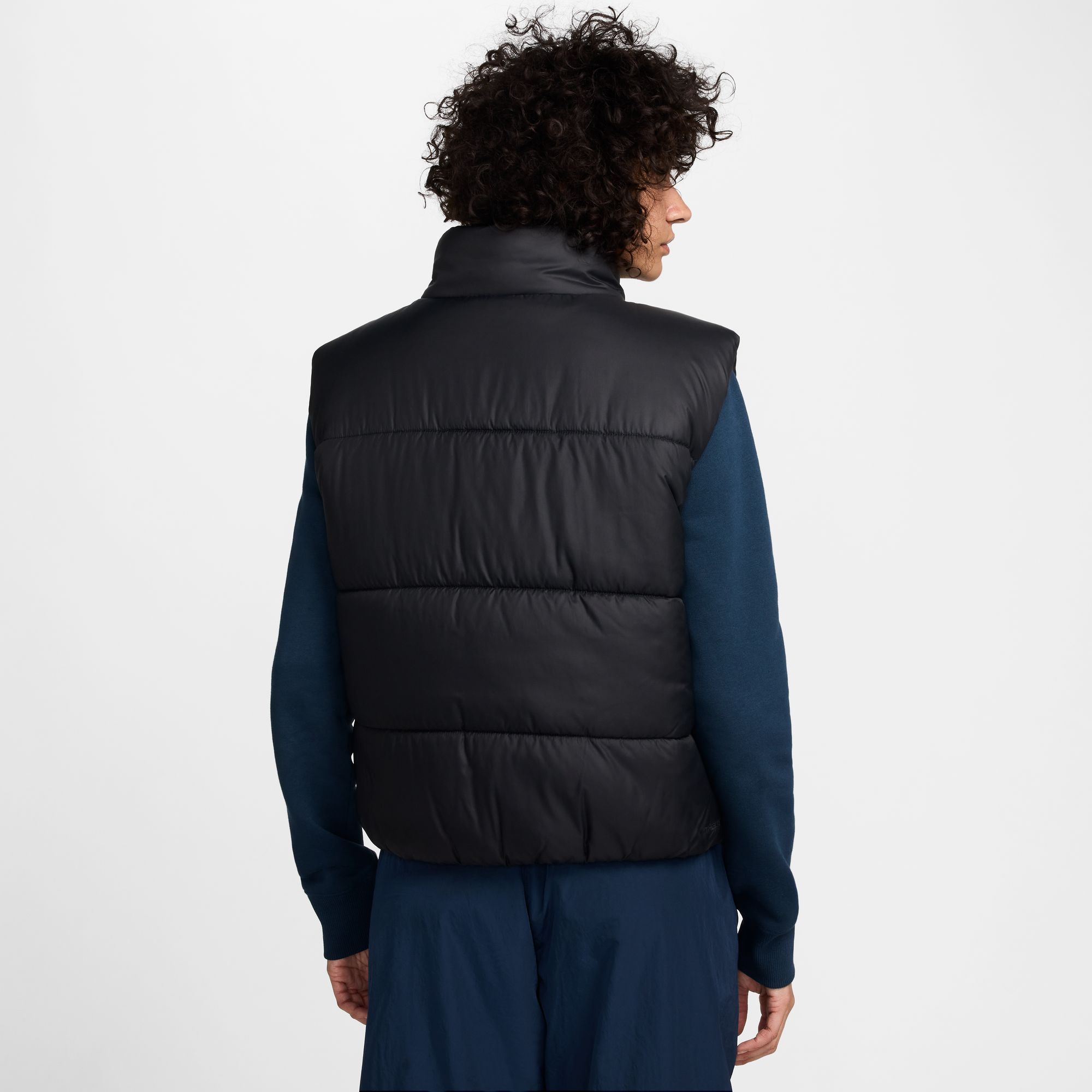 NIKE W NSW TF SYNFL NK CLSC VEST BLACK/WHITE – Bild 2