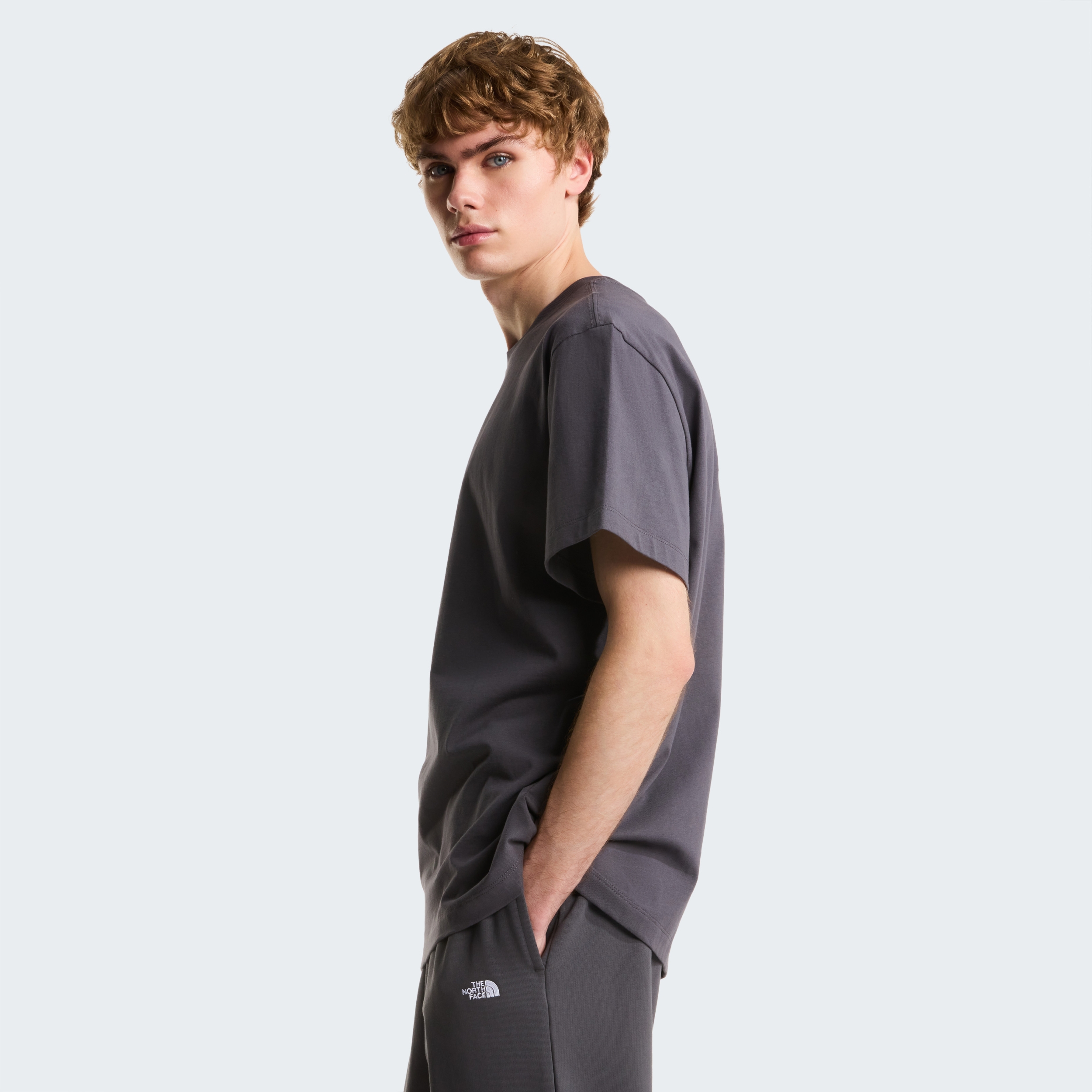 THE NORTH FACE M ESSENTIAL CENTER LOGO RELAXED SHORT SL ANTHRACITE GREY – Bild 5